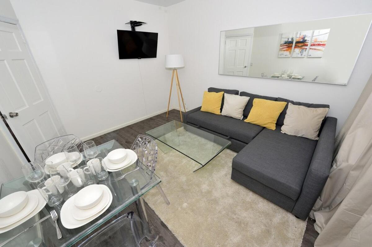 Amazing 4 Bedroom 1 Bth Laundry Dishwasher, June To Aug 90 Days Required Apartment New York