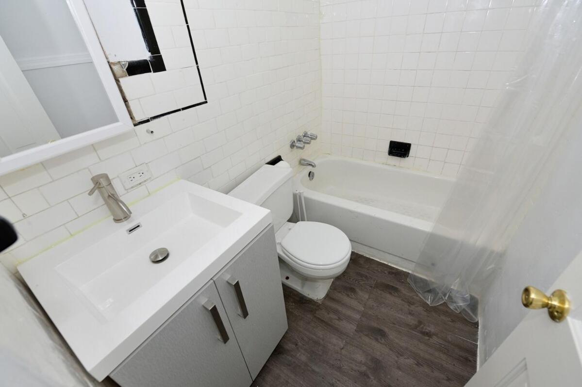 Amazing 4 Bedroom 1 Bth Laundry Dishwasher, June To Aug 90 Days Required *