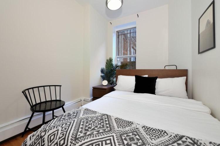 Three Bedroom In Midtown West Apartment New York