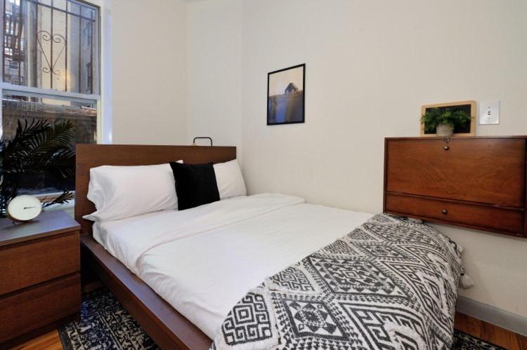 Apartment Three Bedroom In Midtown West