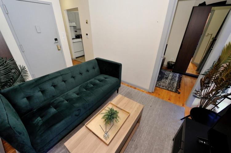 Three Bedroom In Midtown West Apartment New York