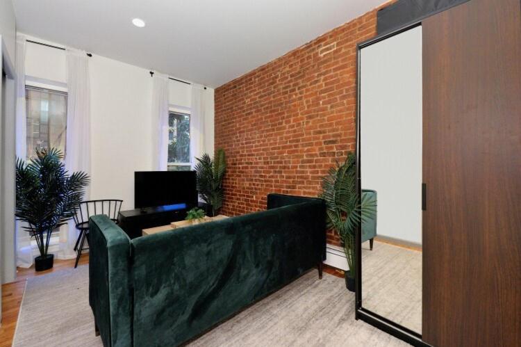 Apartment Three Bedroom In Midtown West New York