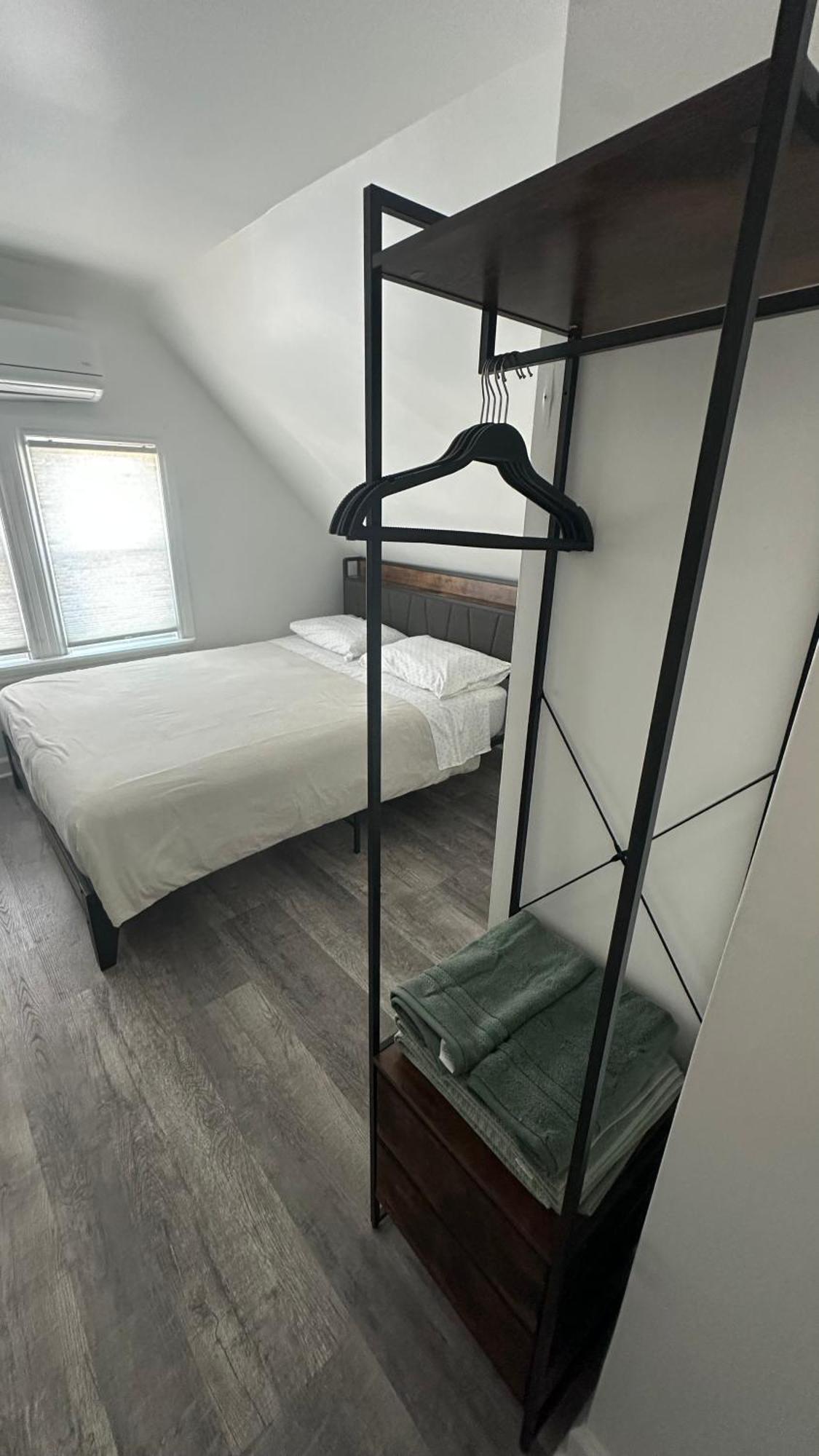 Modern & Cozy In Queens Near Train Station And Buses Homestay New York