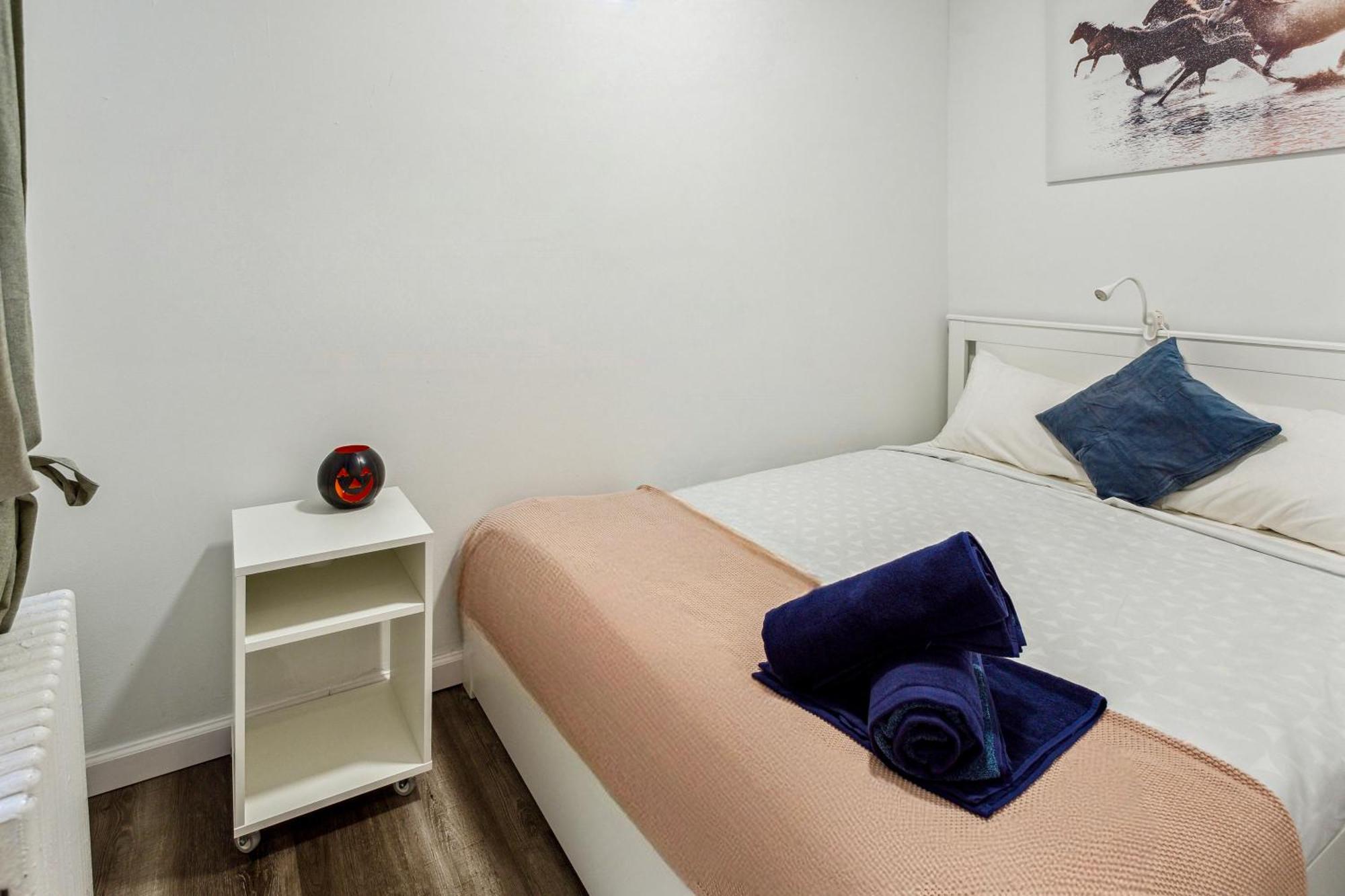 3 Bedroom Family In Hells Kitchen Apartment *