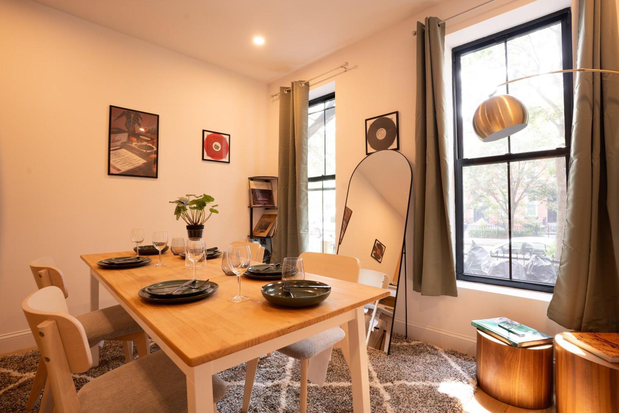 Modern 2br Basement Brooklyn And Backyard