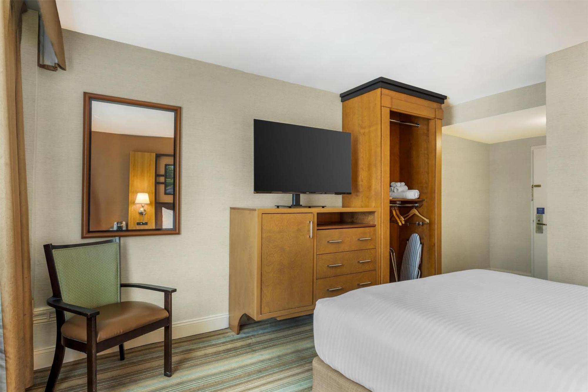 Hotel Western Queens Gold Coast New York