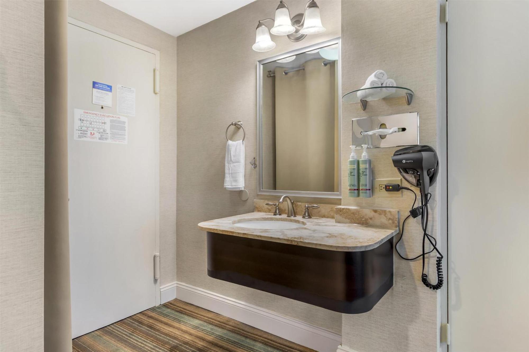 Western Queens Gold Coast Hotel 3*