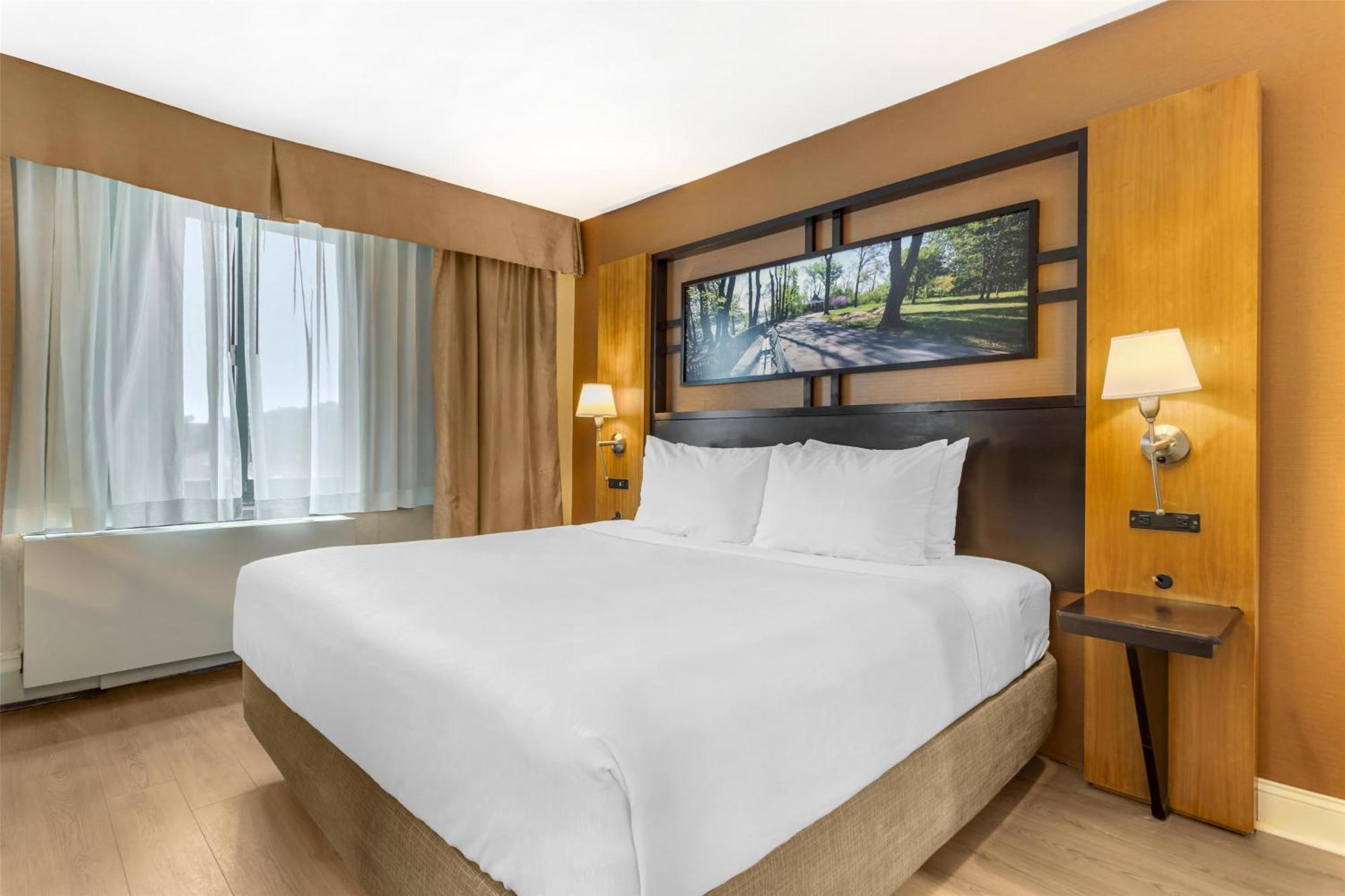 Hotel Western Queens Gold Coast New York