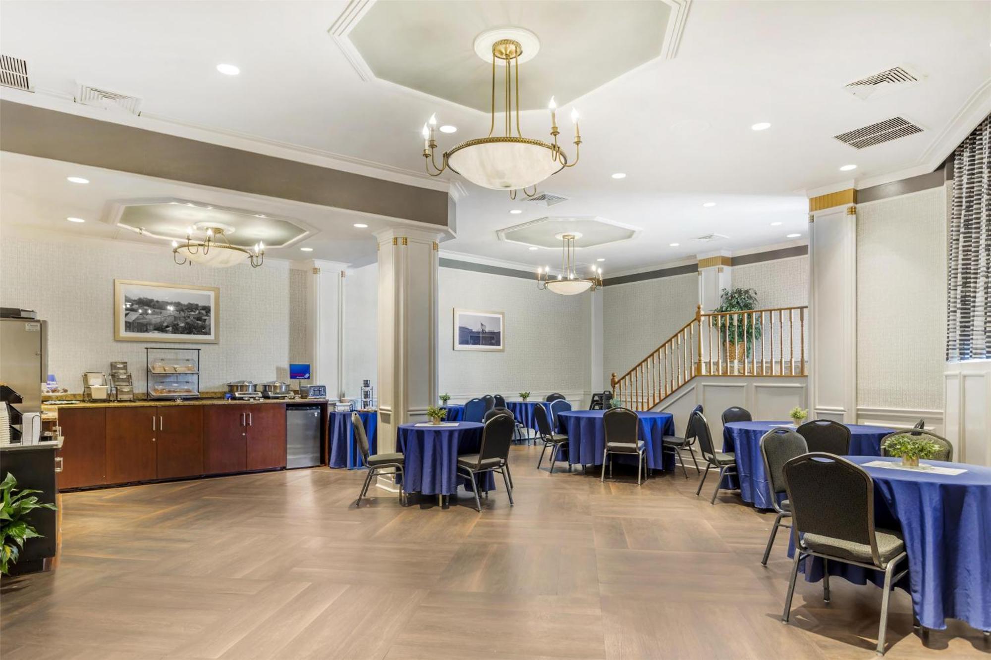 Western Queens Gold Coast Hotel 3*