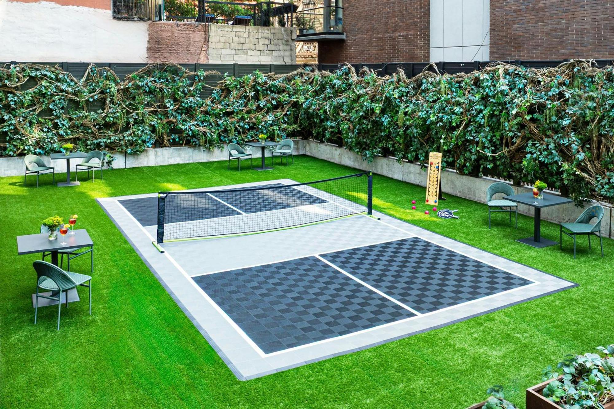 Moxy Brooklyn Williamsburg Hotel 3*