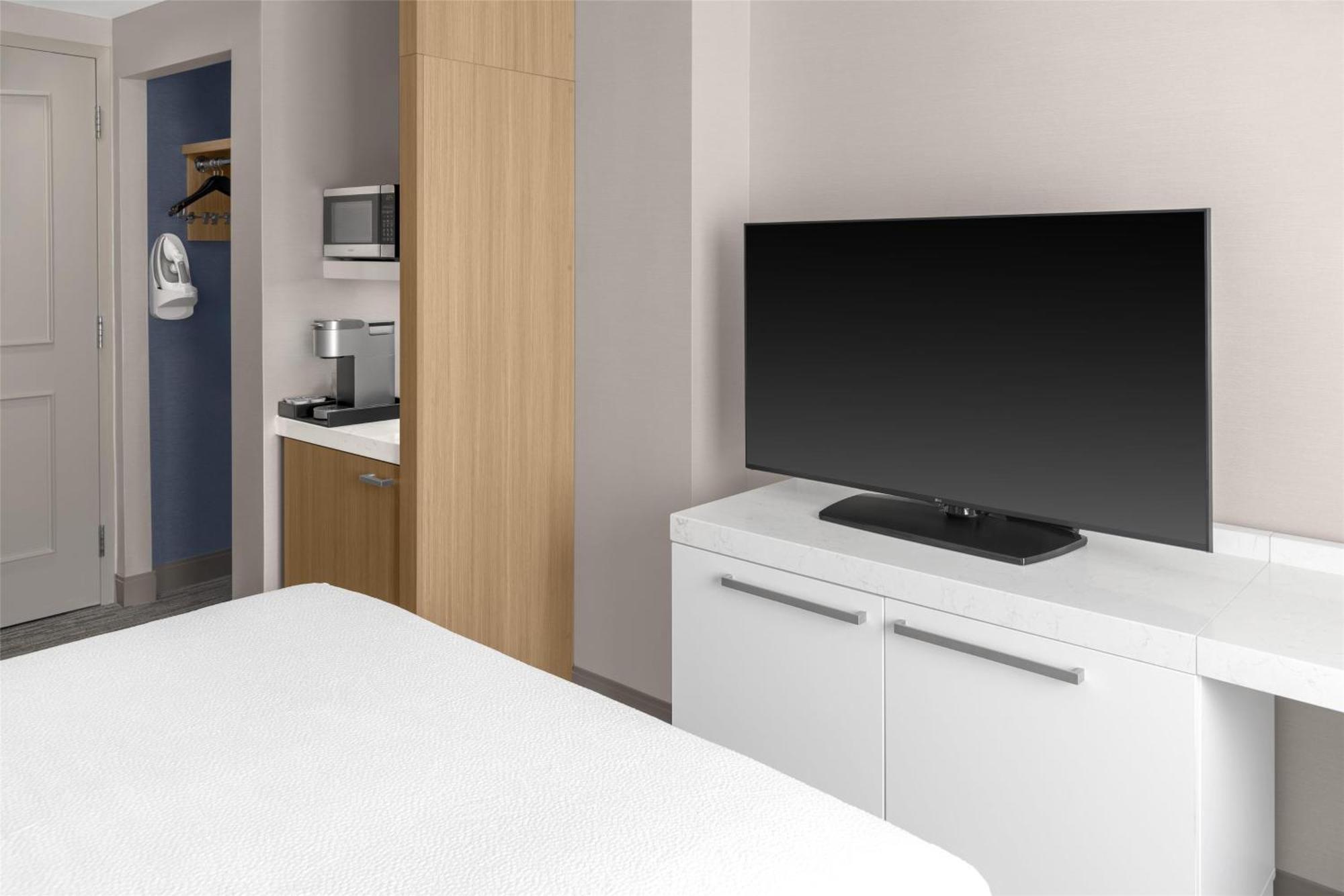 Hilton Garden Queens Jfk 3*