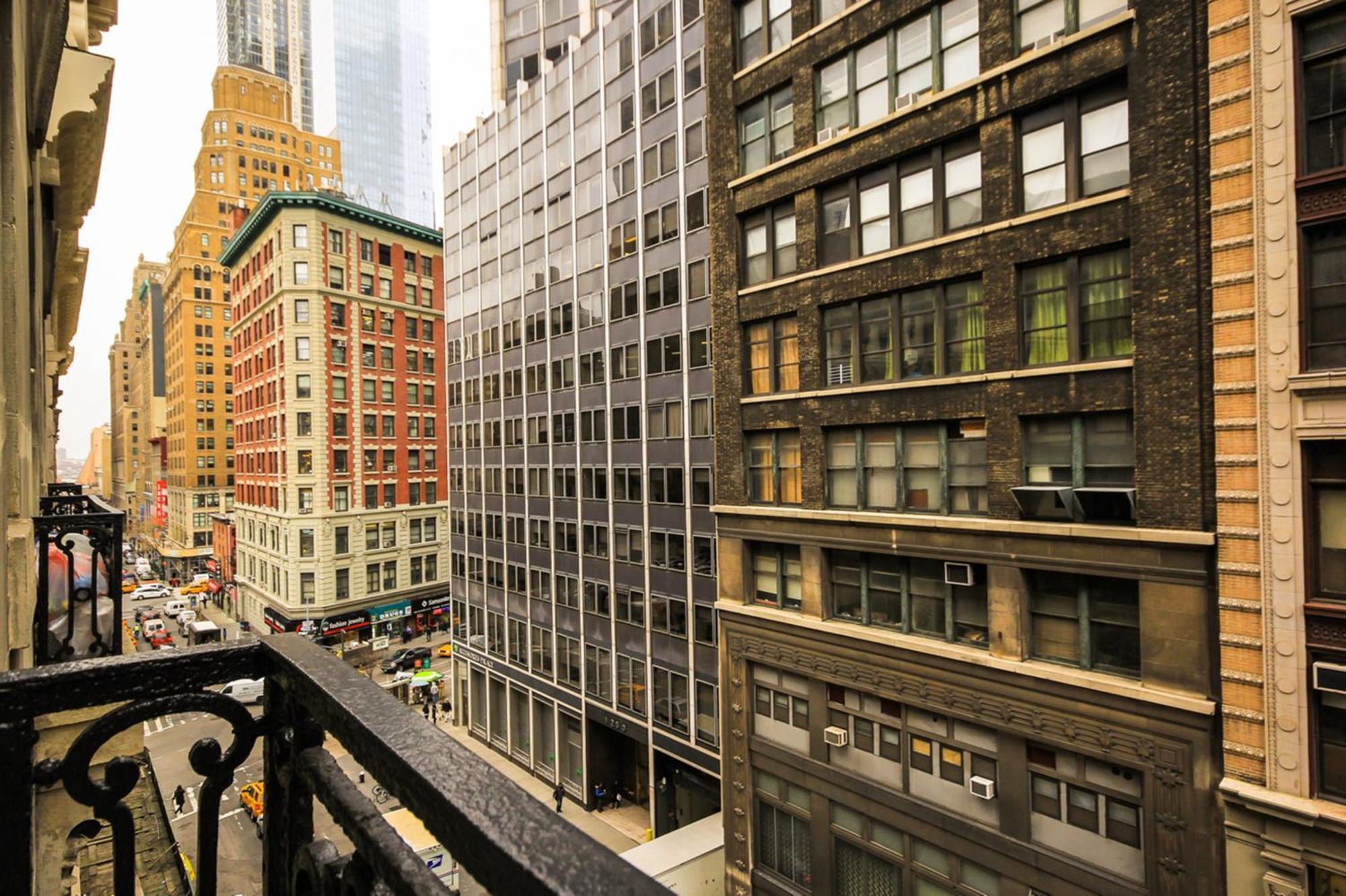 - Cozy Apartment New York