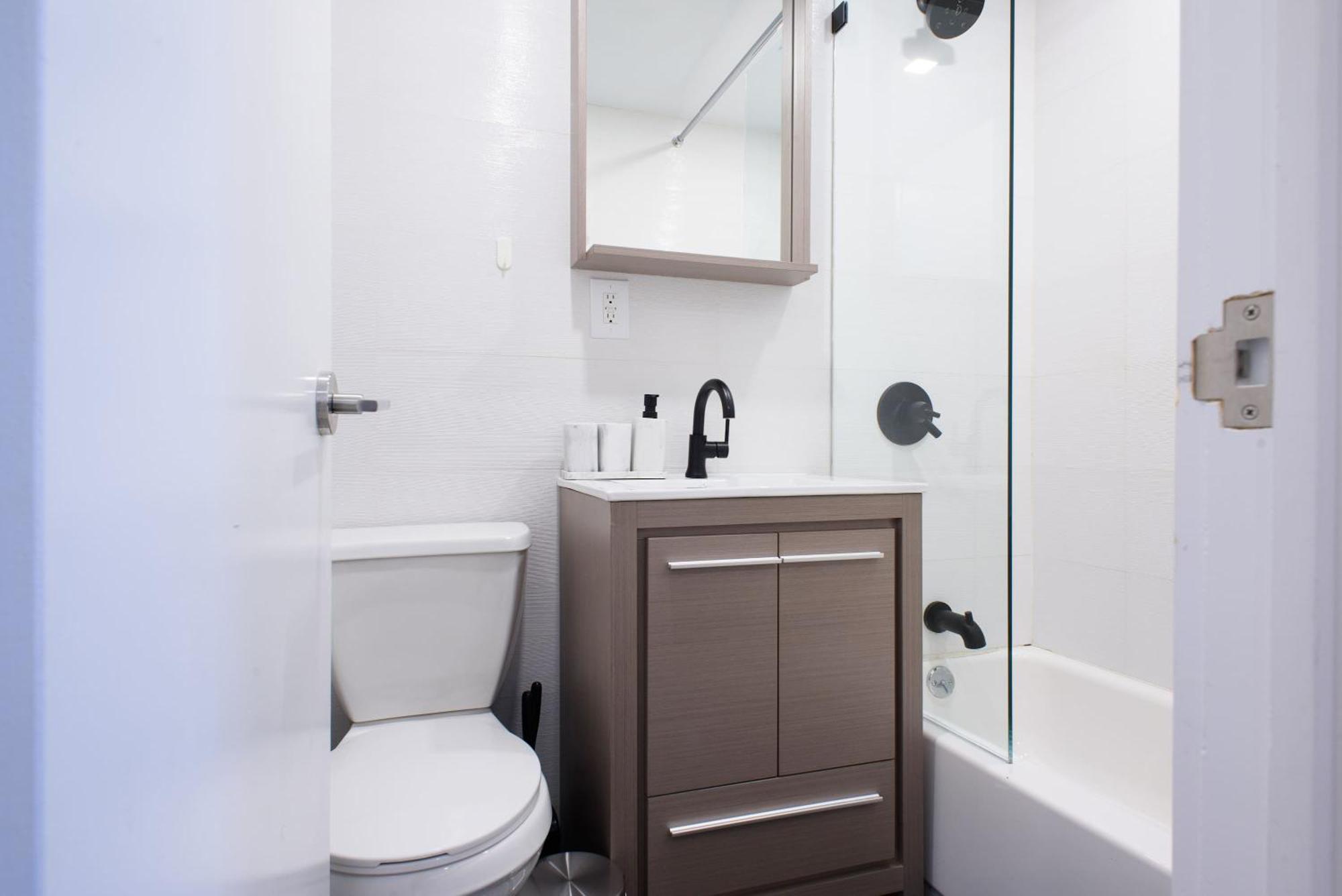 Apartment 69-3d Prime Lower East East Brand New 1br New York