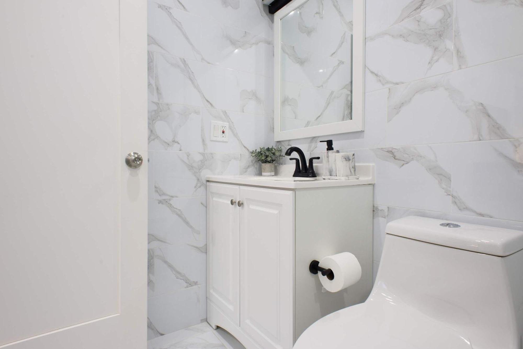 240-15 Luxury Prime Location W&d