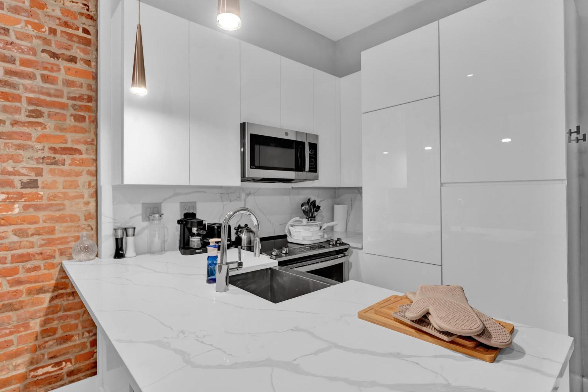 Modern West Village 1br Garden Steps To Subway New York