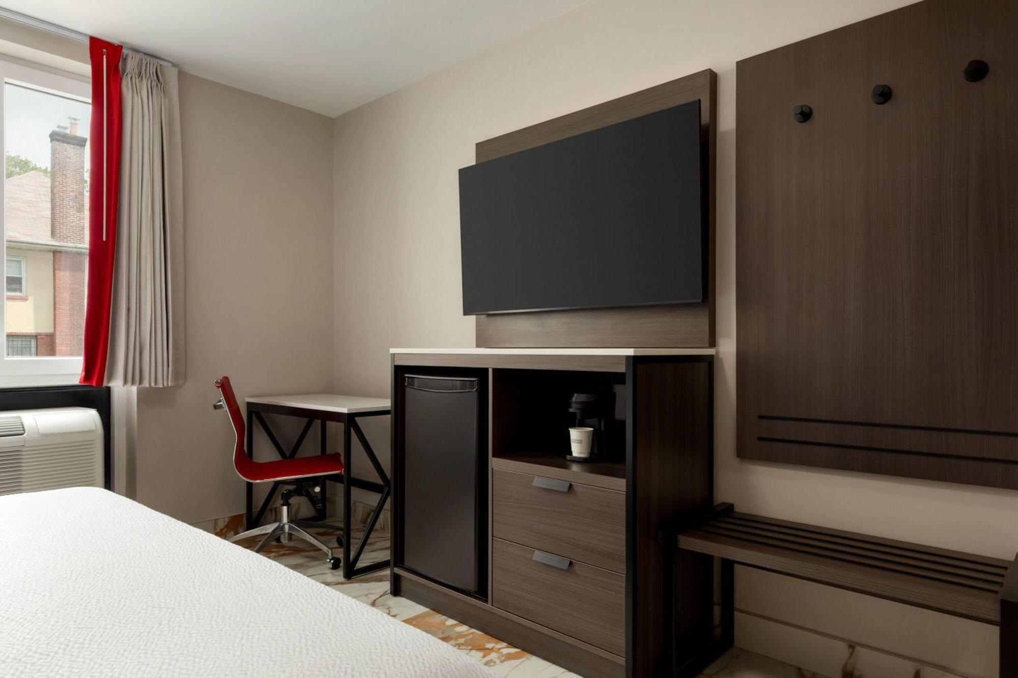 Hotel Ramada By Wyndham Brooklyn Empire Blvd