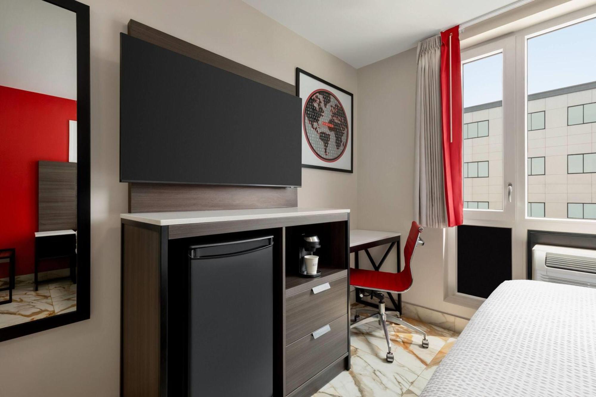 Hotel Ramada By Wyndham Brooklyn Empire Blvd
