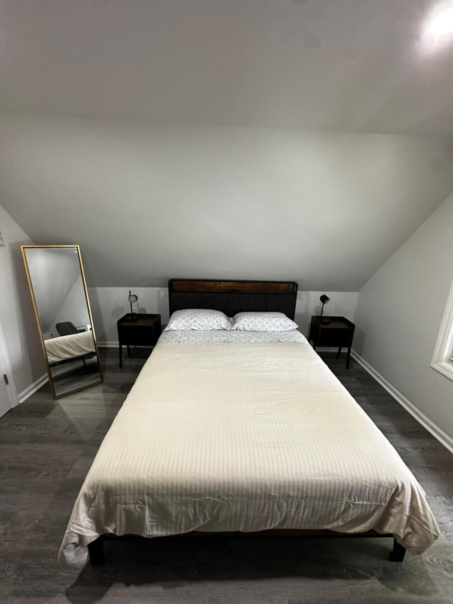 Homestay Modern & Cozy In Queens Near Train Station And Buses New York