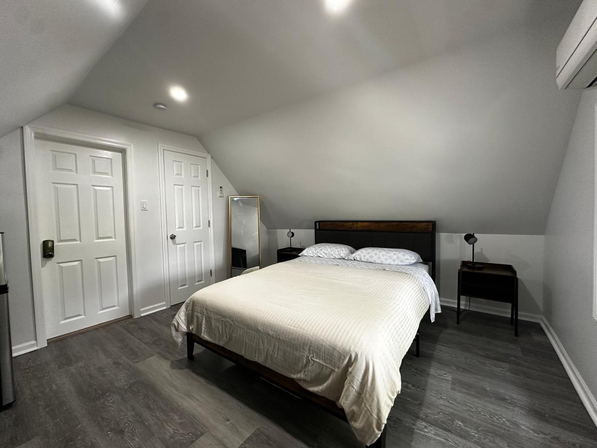 Modern & Cozy In Queens Near Train Station And Buses Homestay