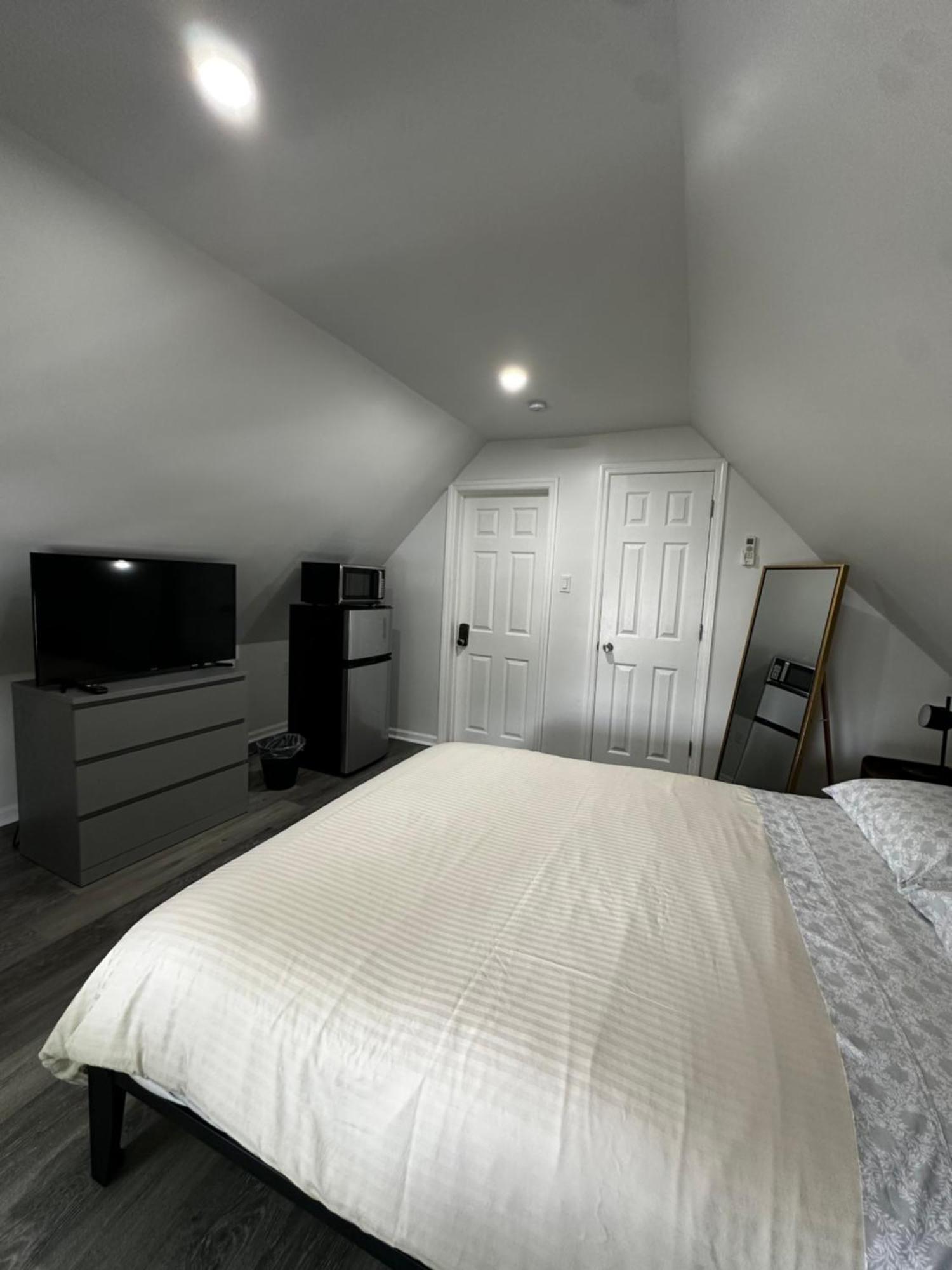 Homestay Modern & Cozy In Queens Near Train Station And Buses New York