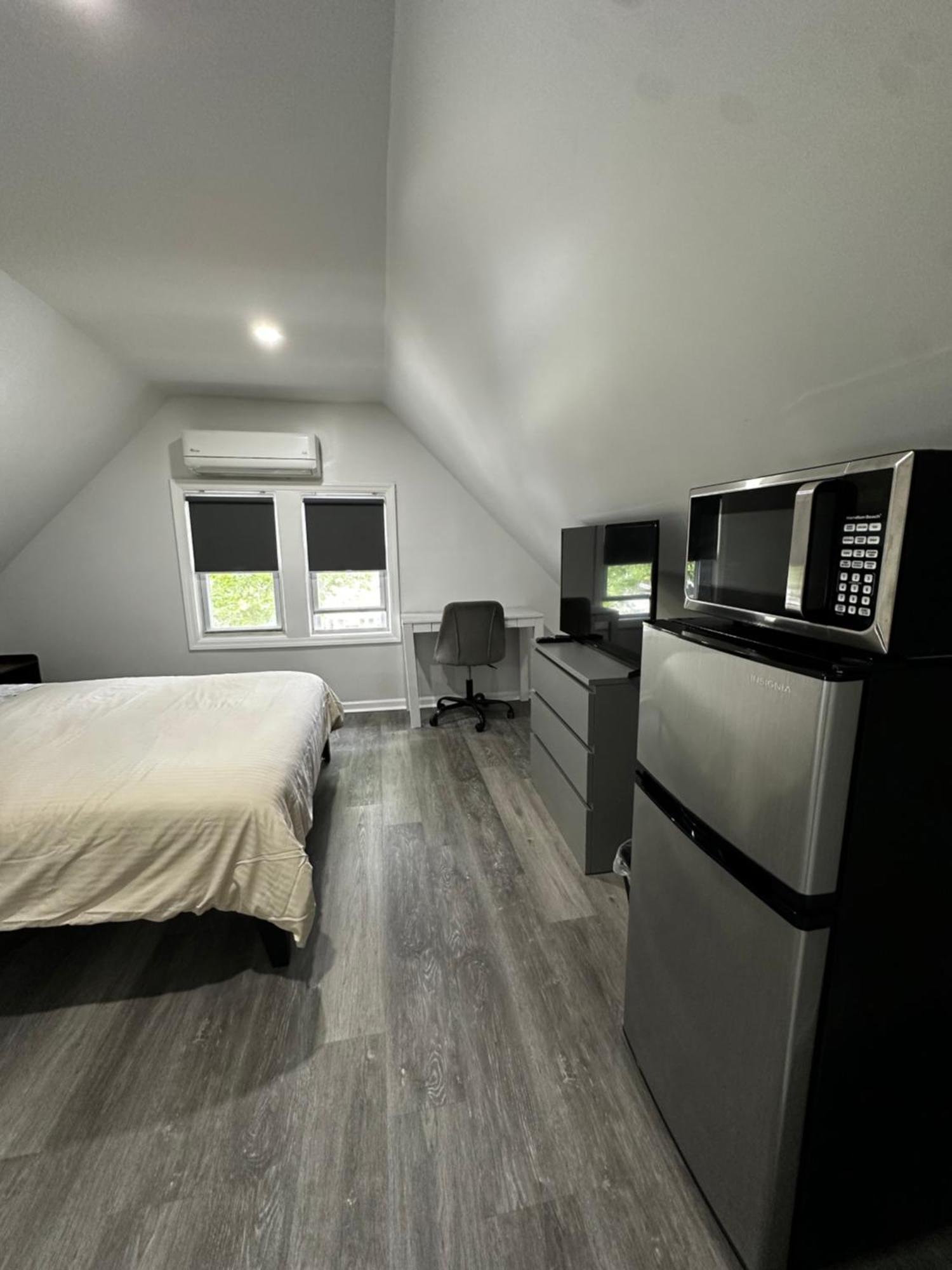 Homestay Modern & Cozy In Queens Near Train Station And Buses