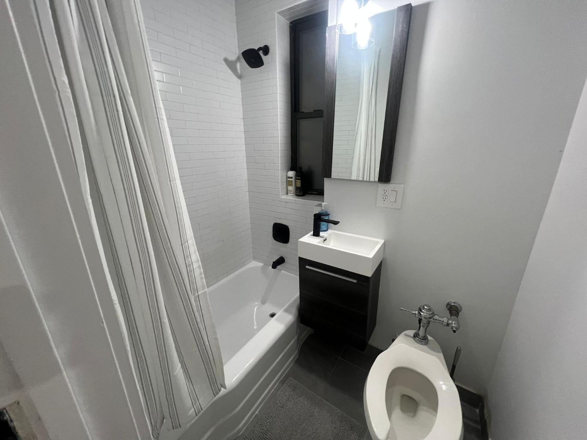 Apartment 2 Bedroom Modern Unit In Manhattan New York