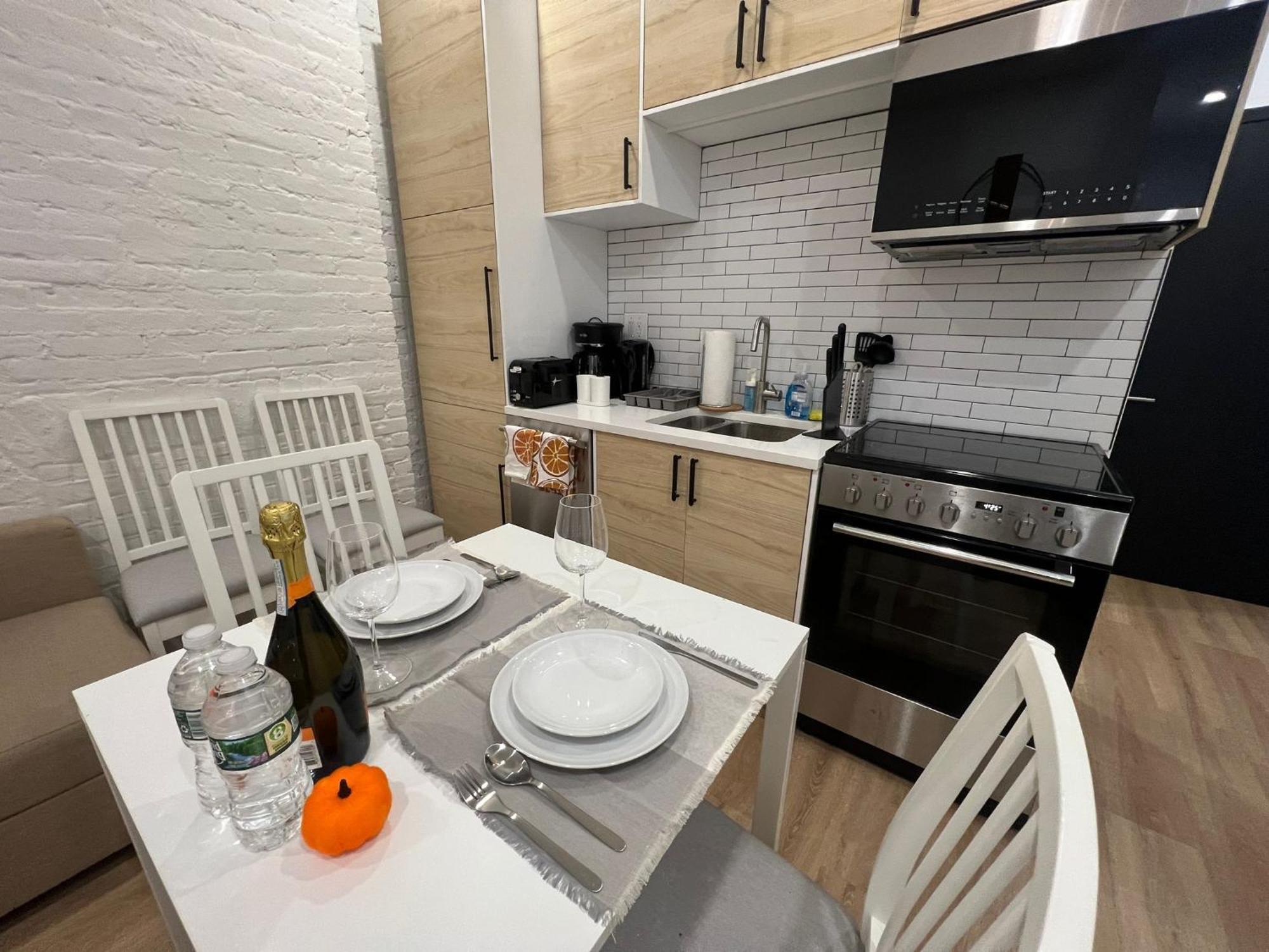 Apartment 2 Bedroom Modern Unit In Manhattan New York