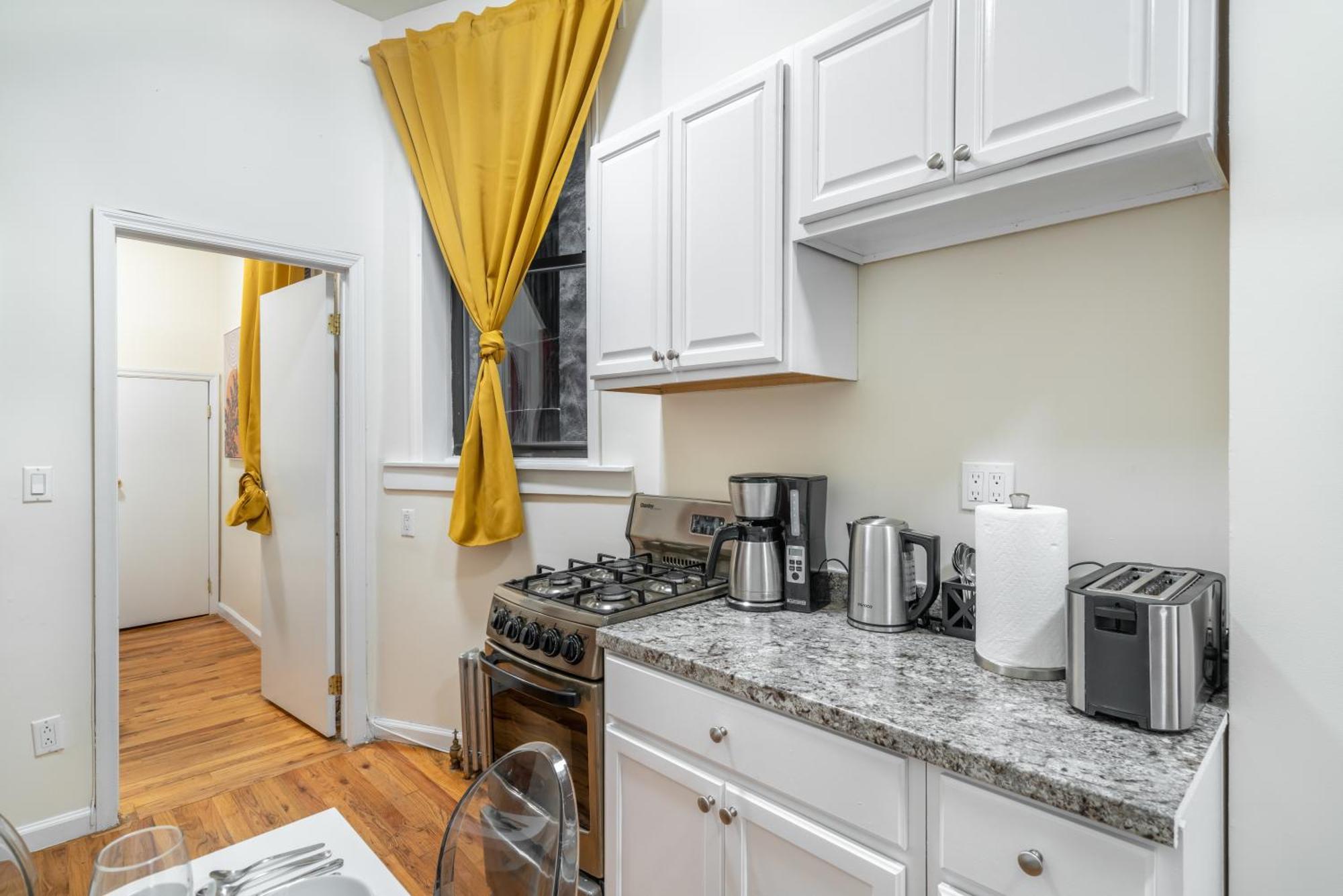 2 Bedroom Hidden Upscale Oasis Apartment *