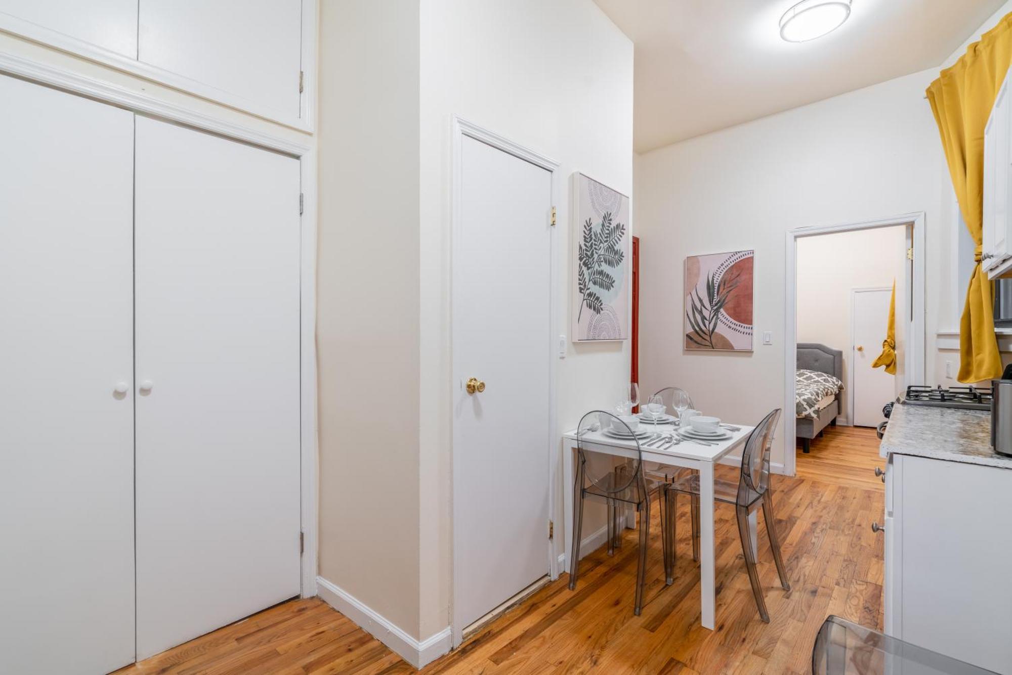 Apartment 2 Bedroom Hidden Upscale Oasis New York