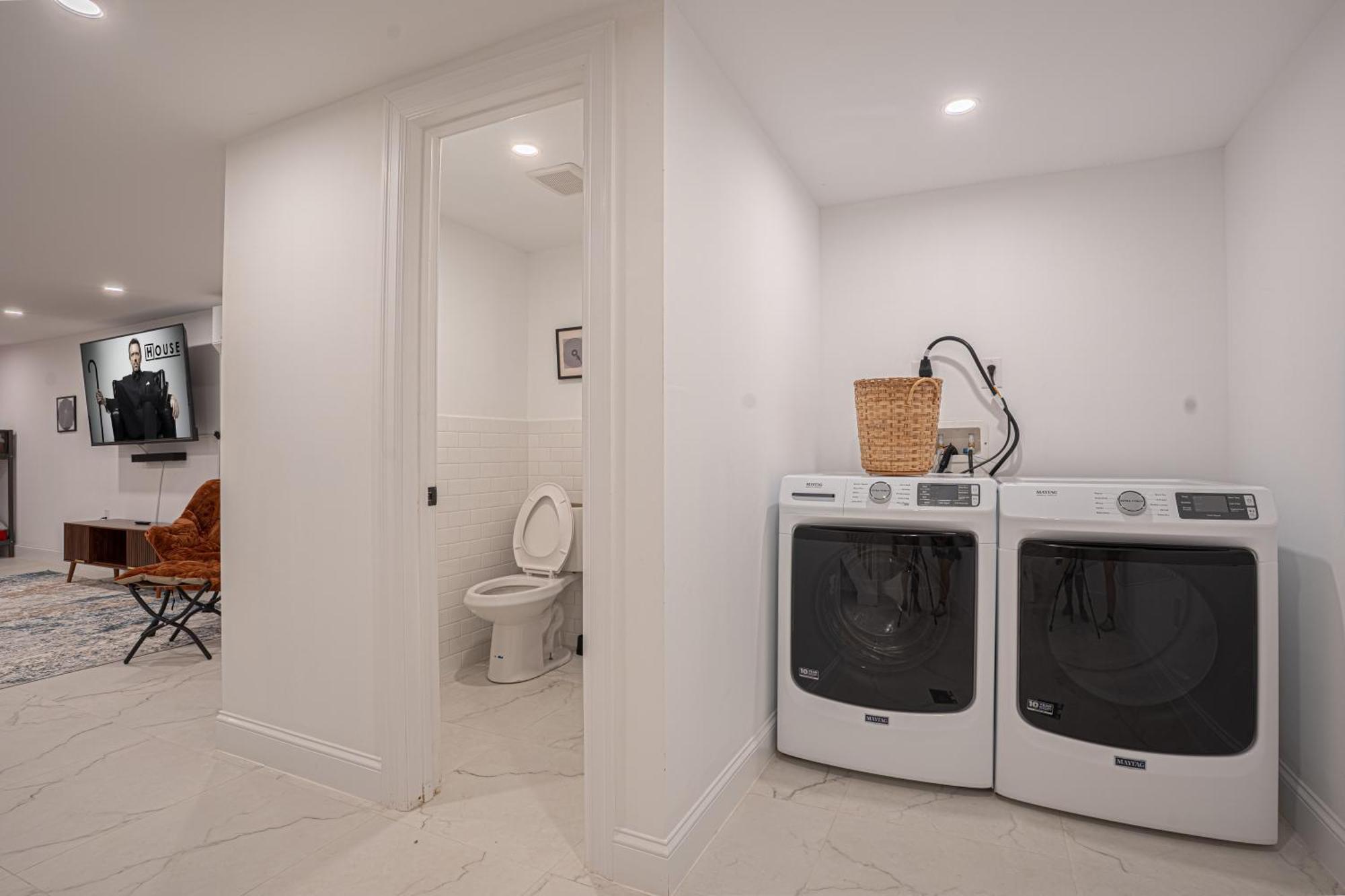 Modern 2br Basement Brooklyn And Backyard *