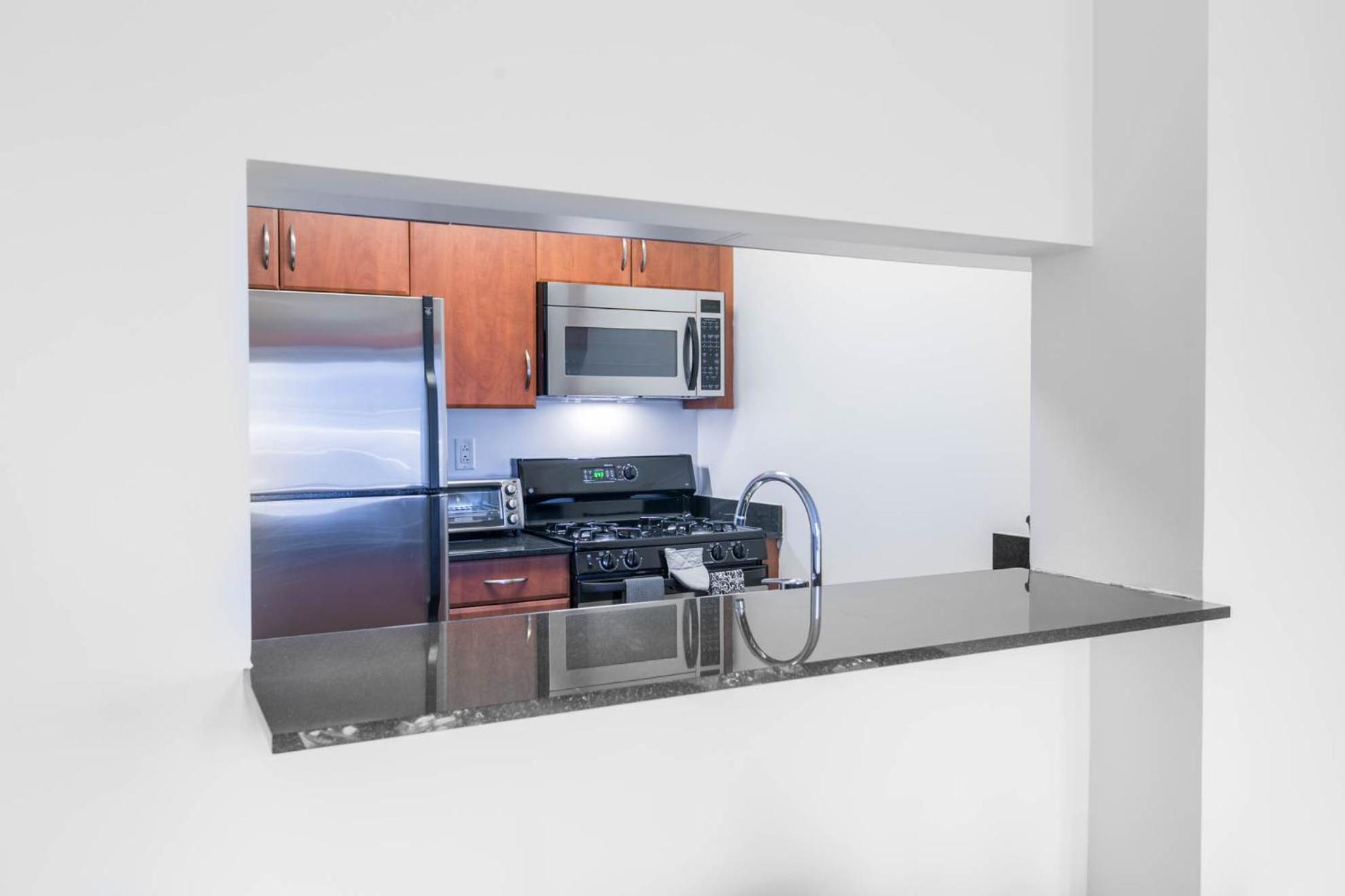 Fully Furnished 1br In Murray Hills Apartment