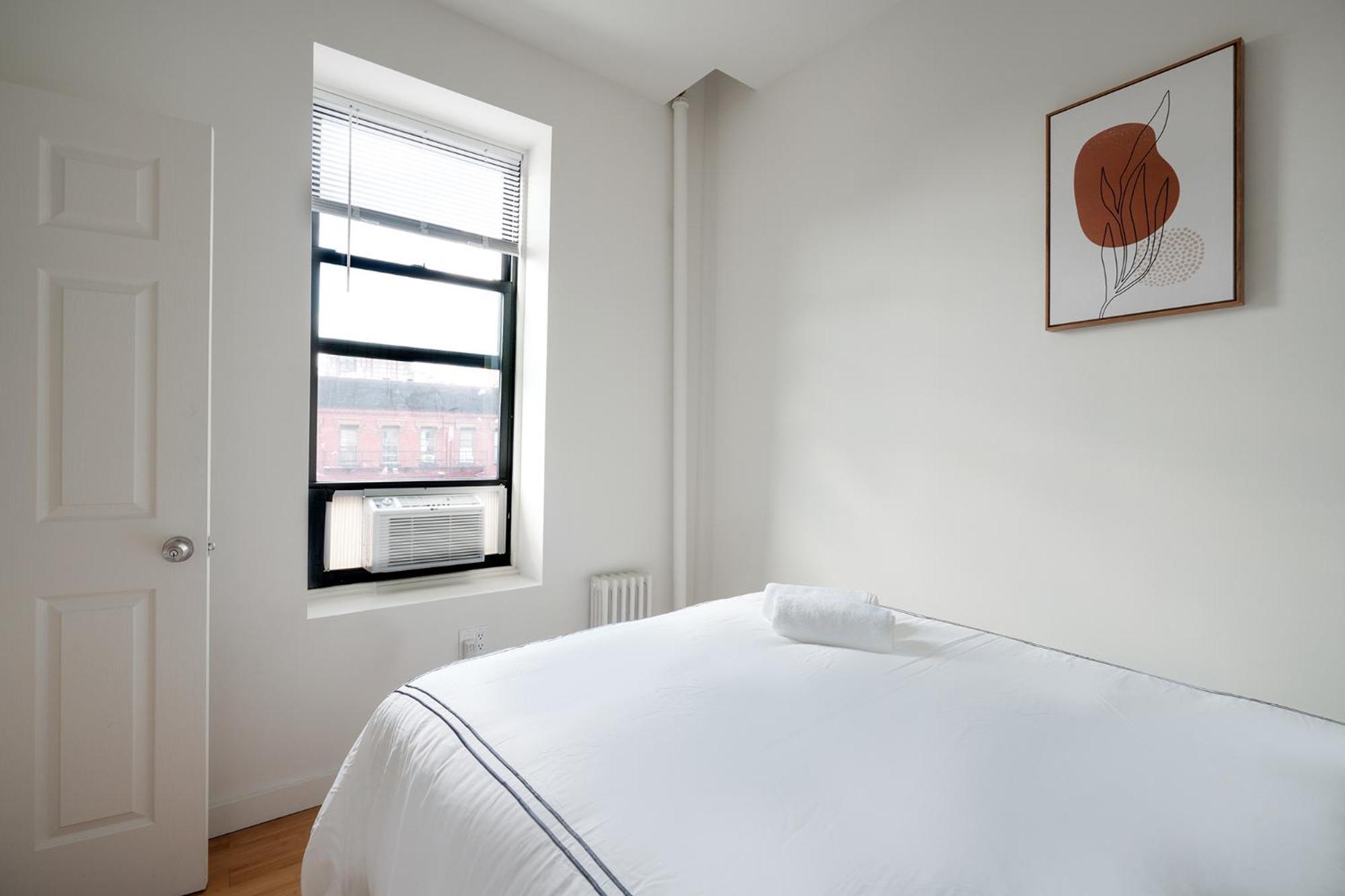 Beautiful 3 Bedroom Unit In Prime Location New York