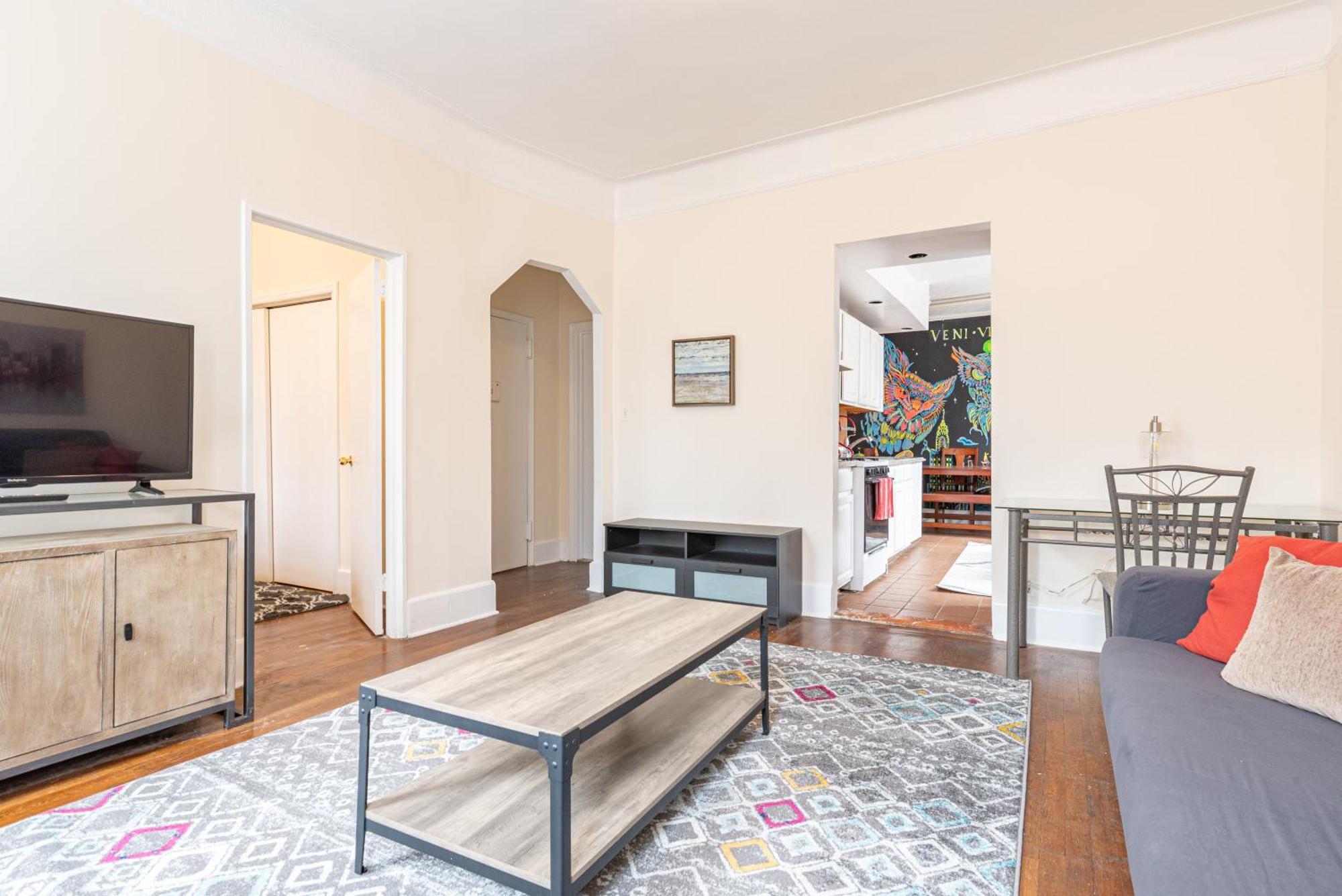 5 Bedroom 2 Bath Full Floor Midtown *