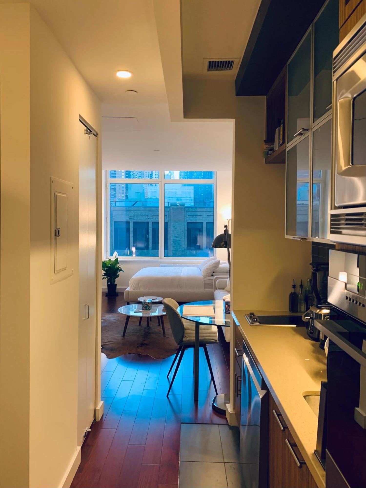 Apartment Entire Luxury Midtown With Pool, Gym, And Sauna New York