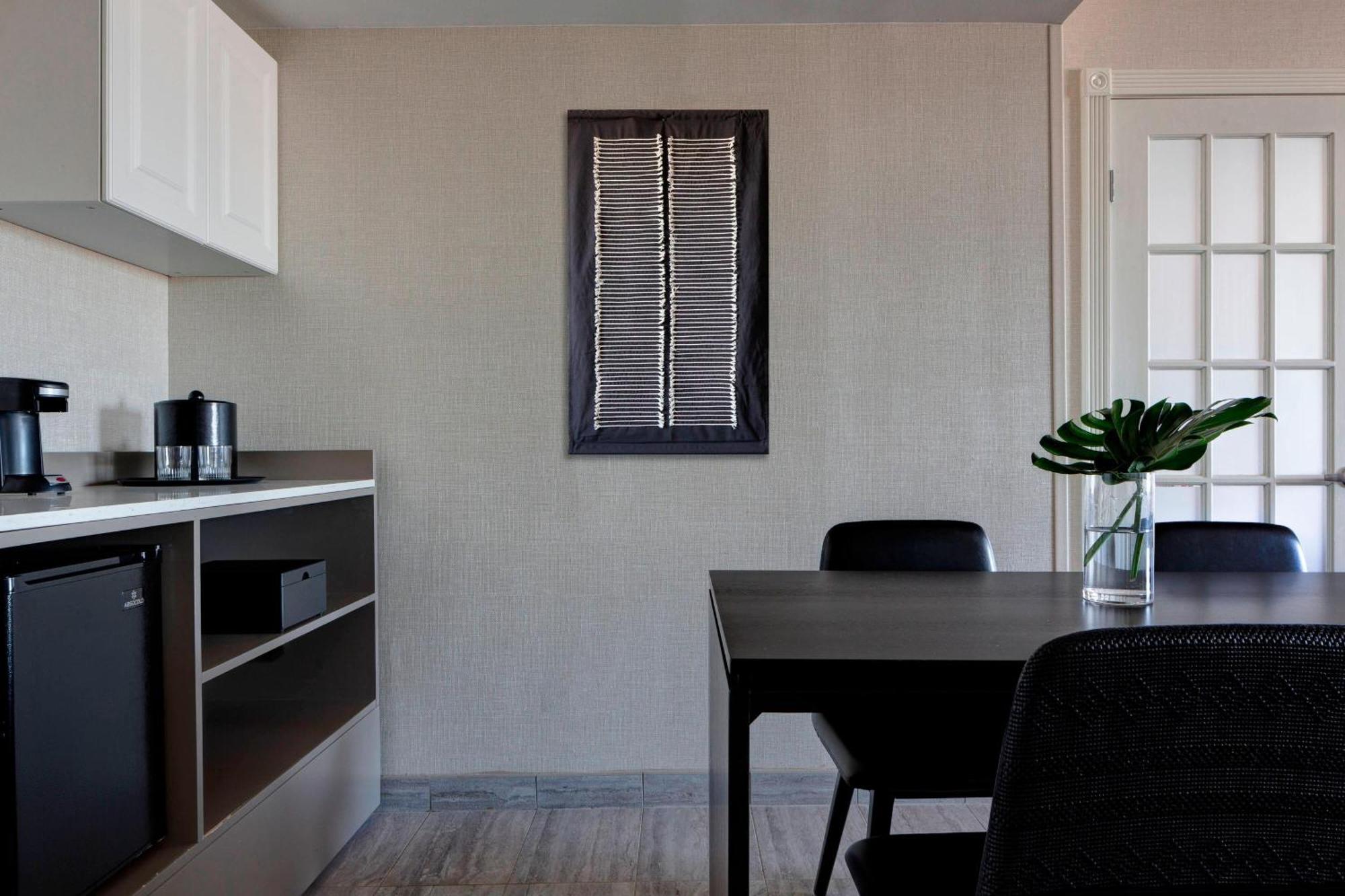 Laguardia Airport Marriott Hotel 4*