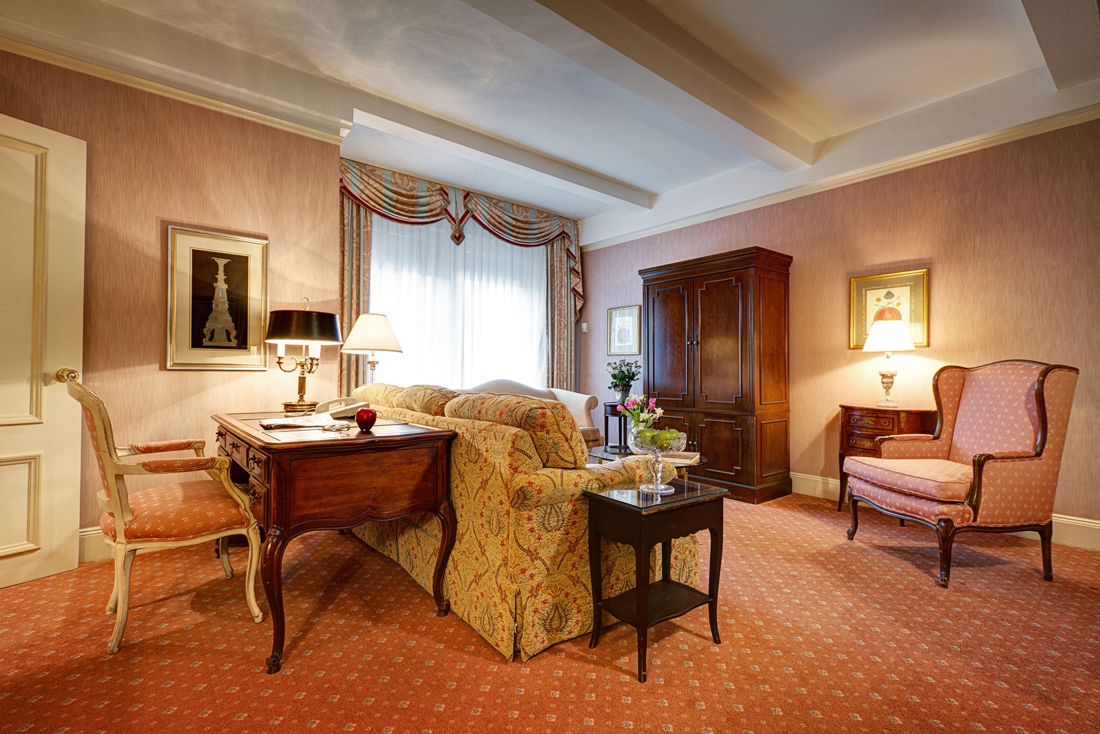 Hotel Elysee By Library Collection 4*