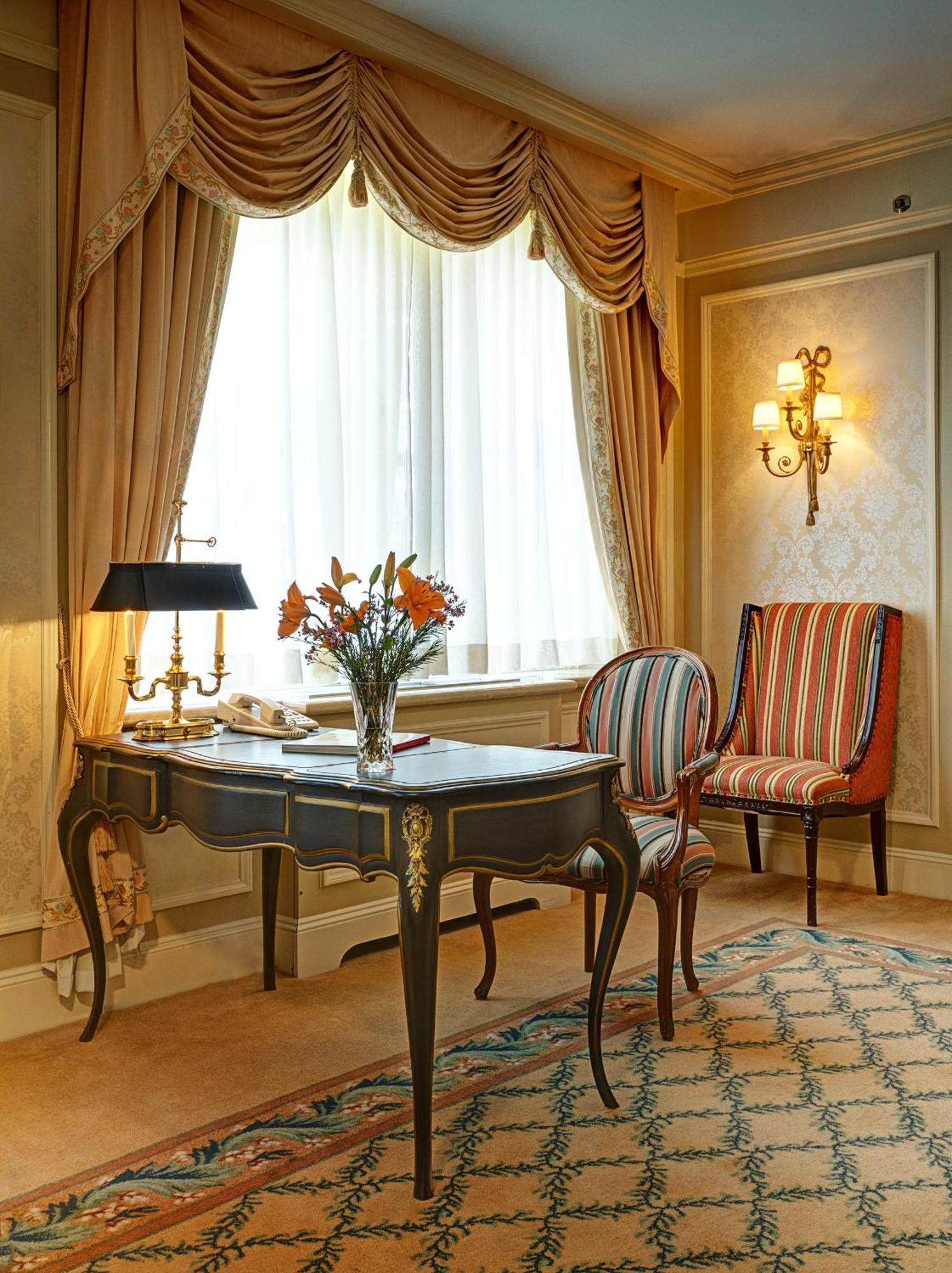 Elysee By Library Collection Hotel