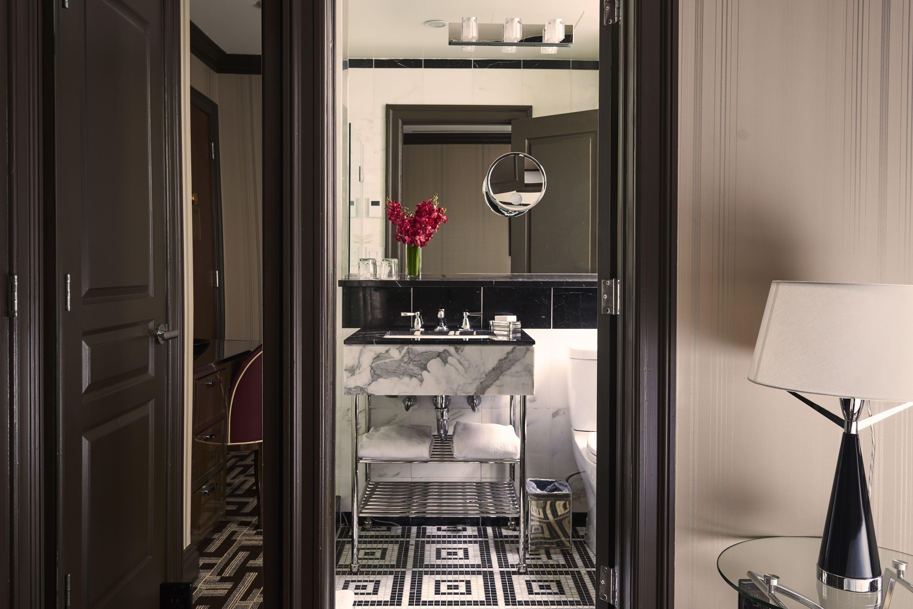 The Iroquois Times Square, A Small Luxury Hotel Hotel New York