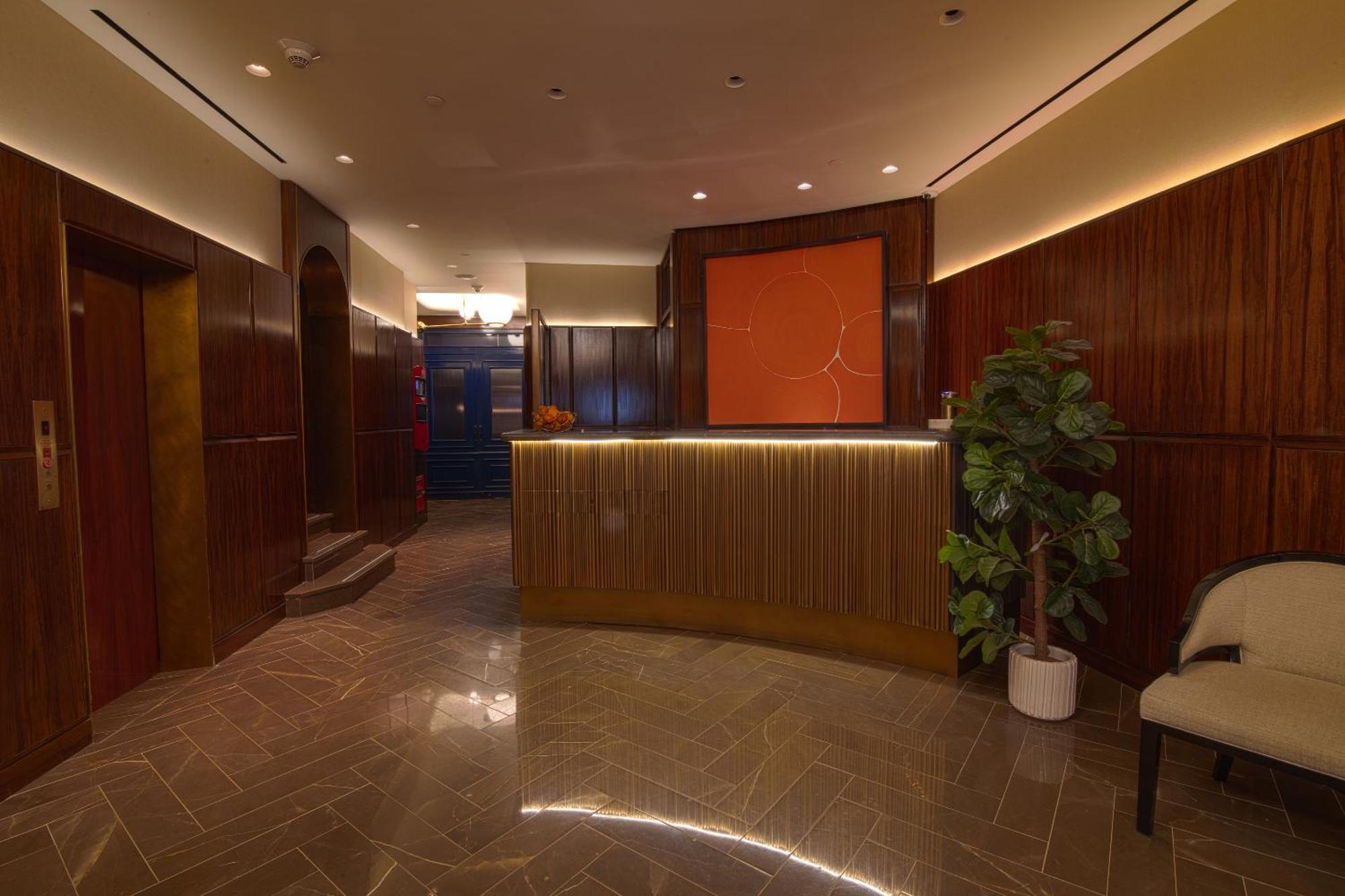 Hotel The Iroquois Times Square, A Small Luxury Hotel 5*