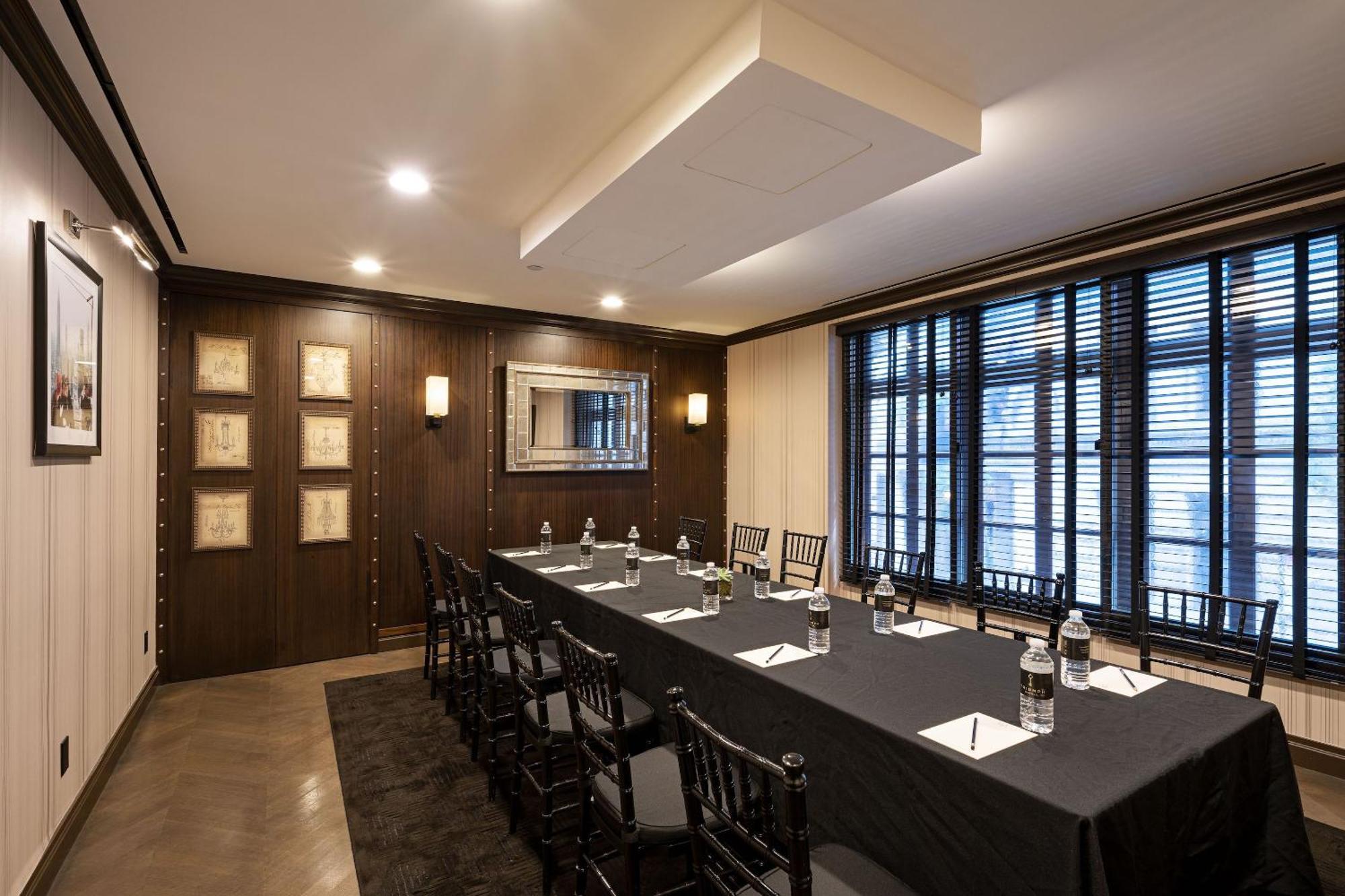 Hotel Iroquois Times Square 5*