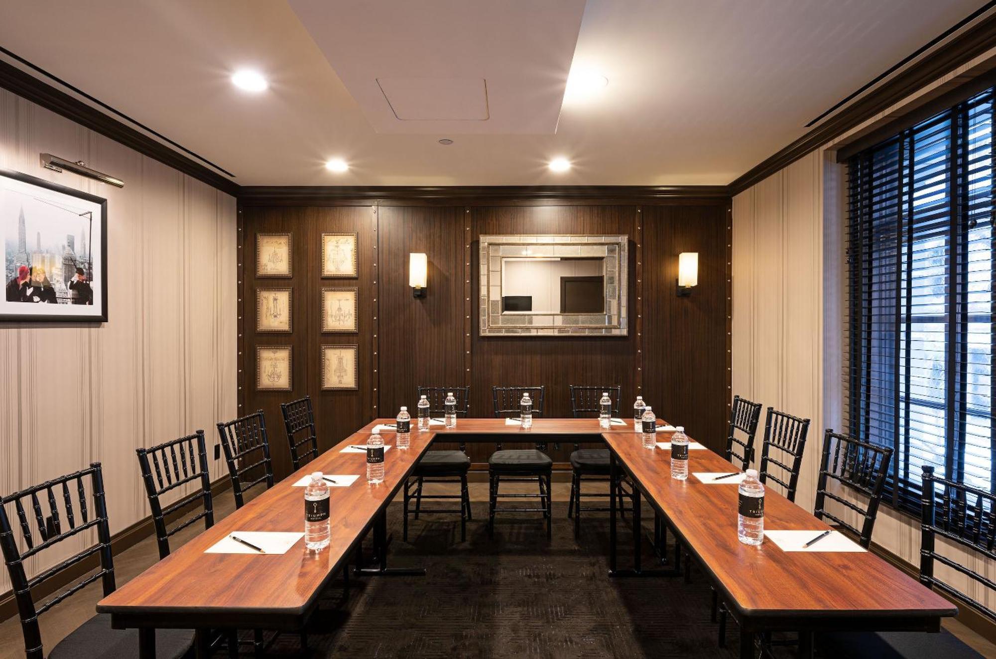 Hotel The Iroquois Times Square, A Small Luxury Hotel New York