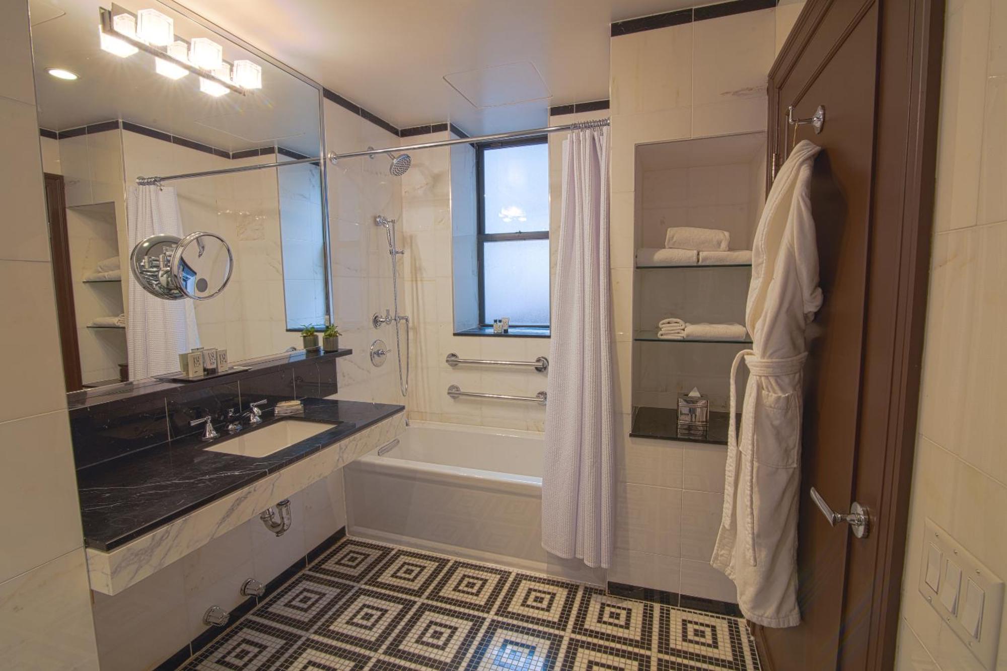 The Iroquois Times Square, A Small Luxury Hotel Hotel