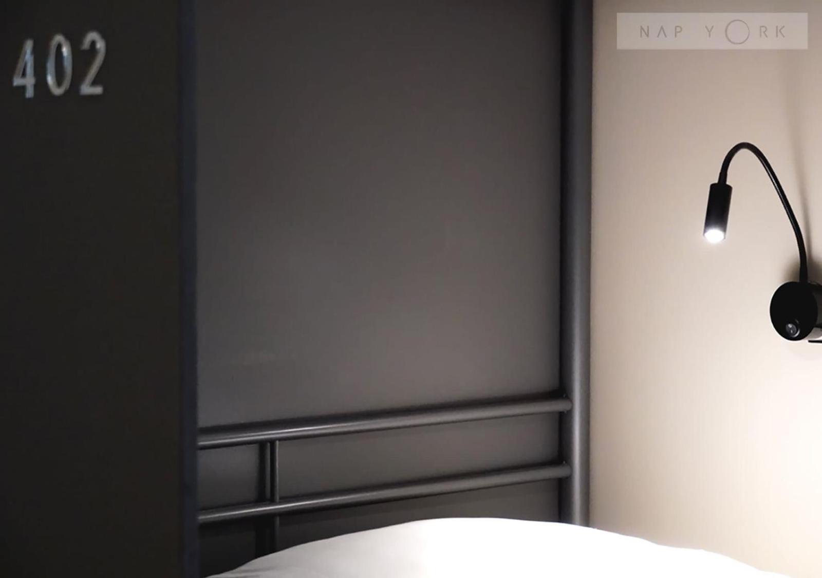 Nap York Park Sleep Station * New York