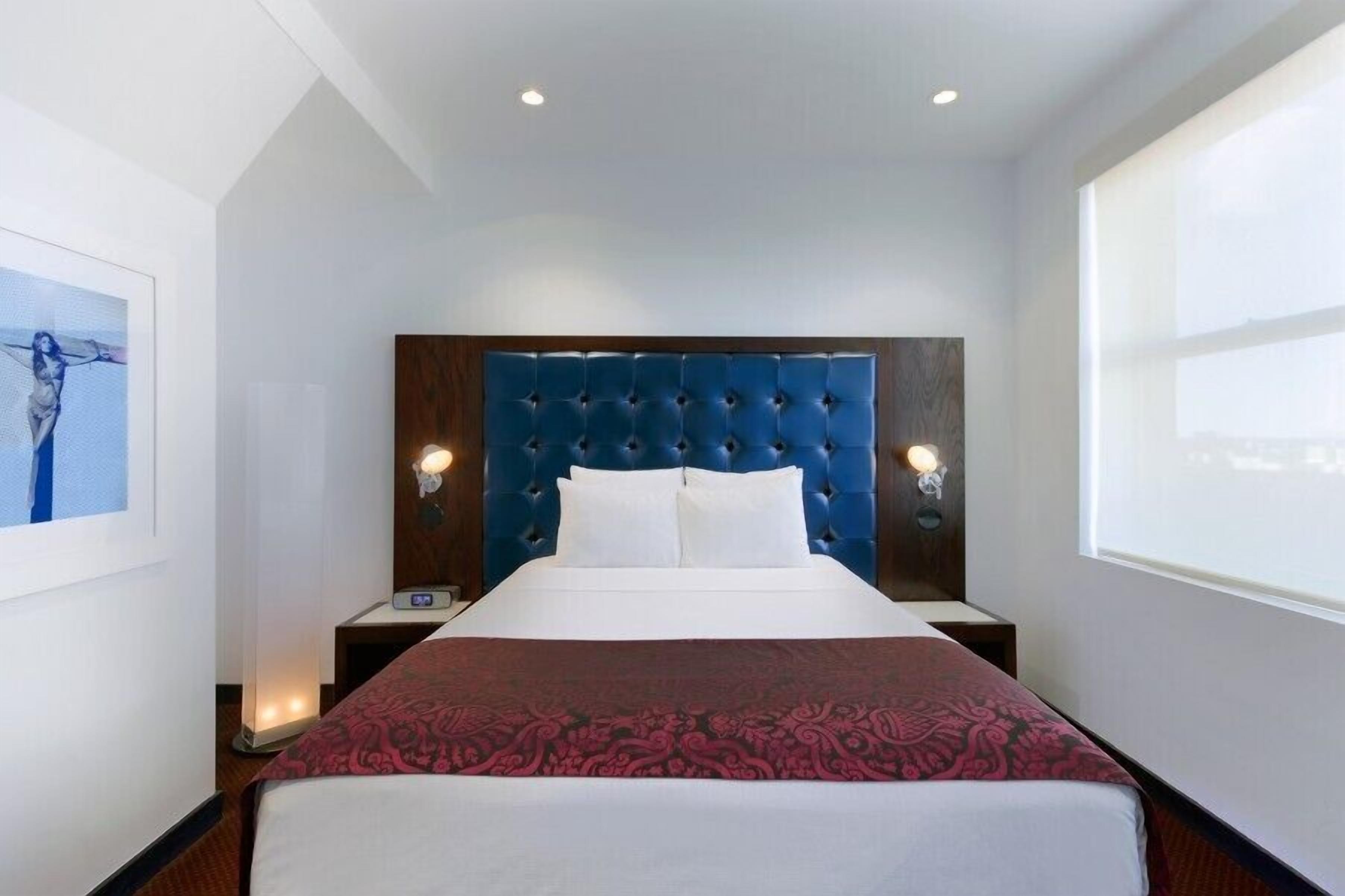 Night Broadway Hotel 3*