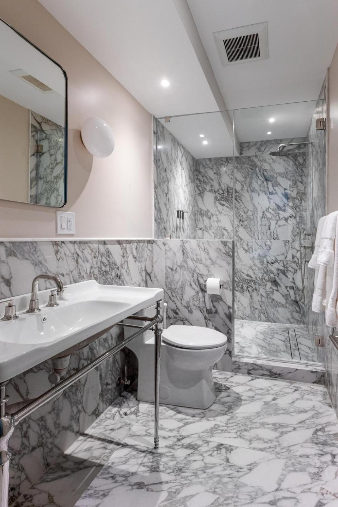 Apartment 3.8 Million Dollar Brownstone Newly Renovated *