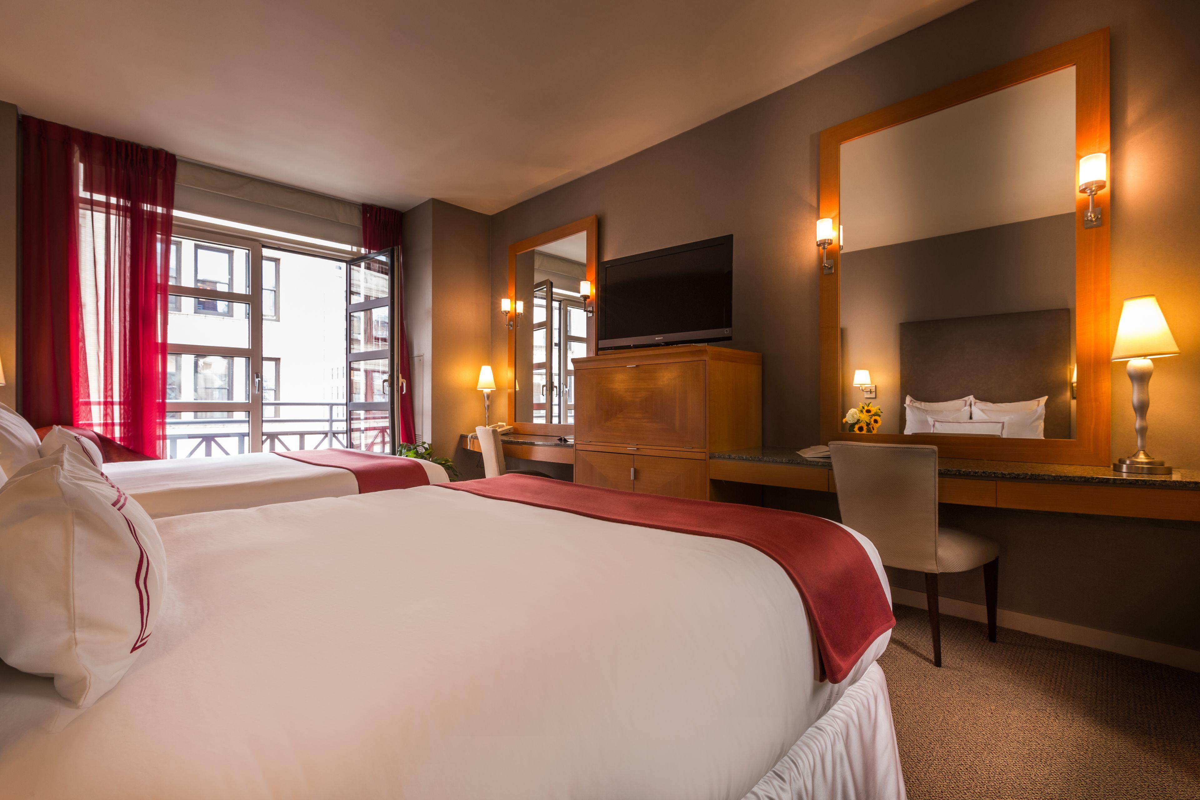 Hotel Giraffe By Library Collection 4*