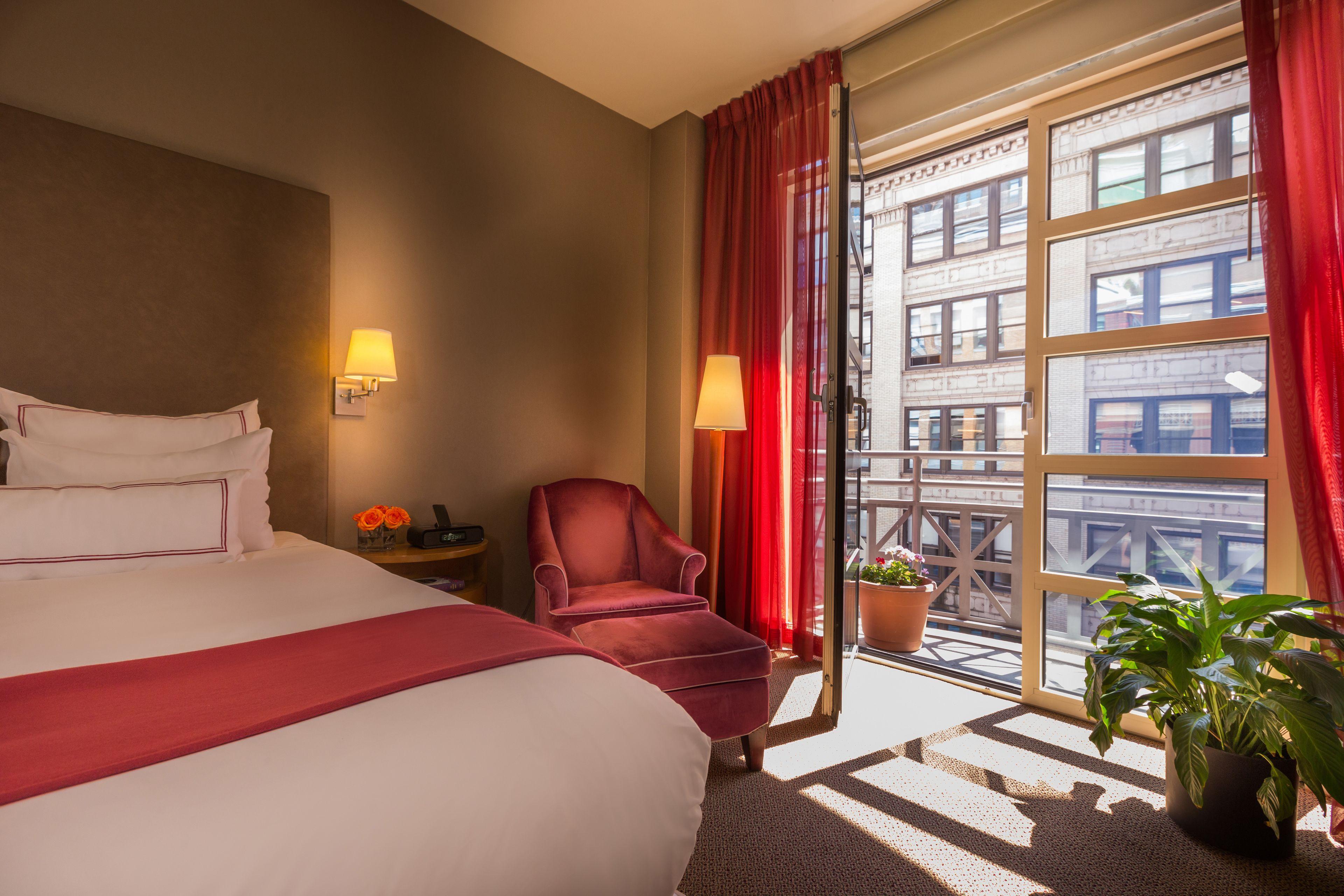 Giraffe By Library Collection 4* New York