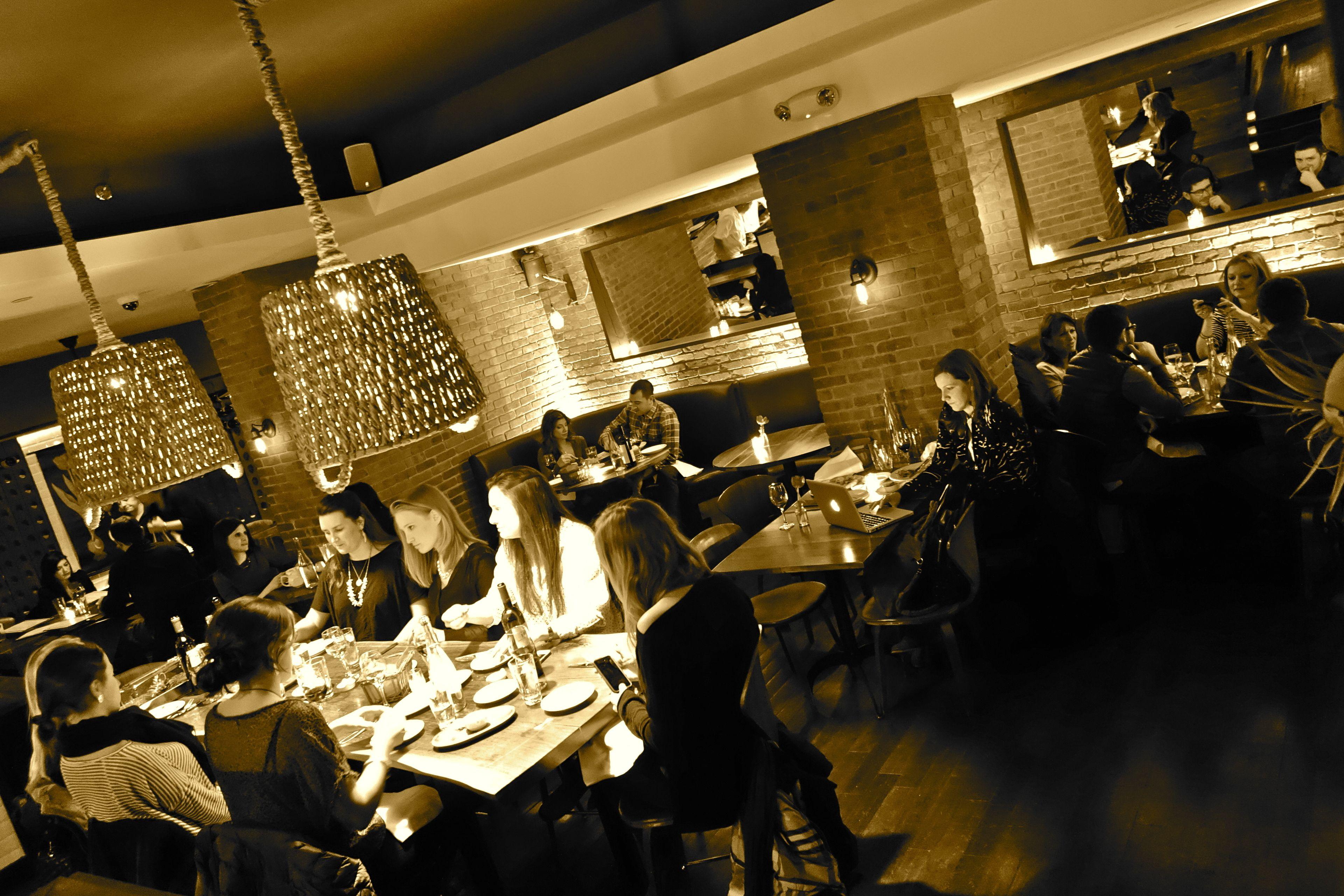 Giraffe By Library Collection Hotel