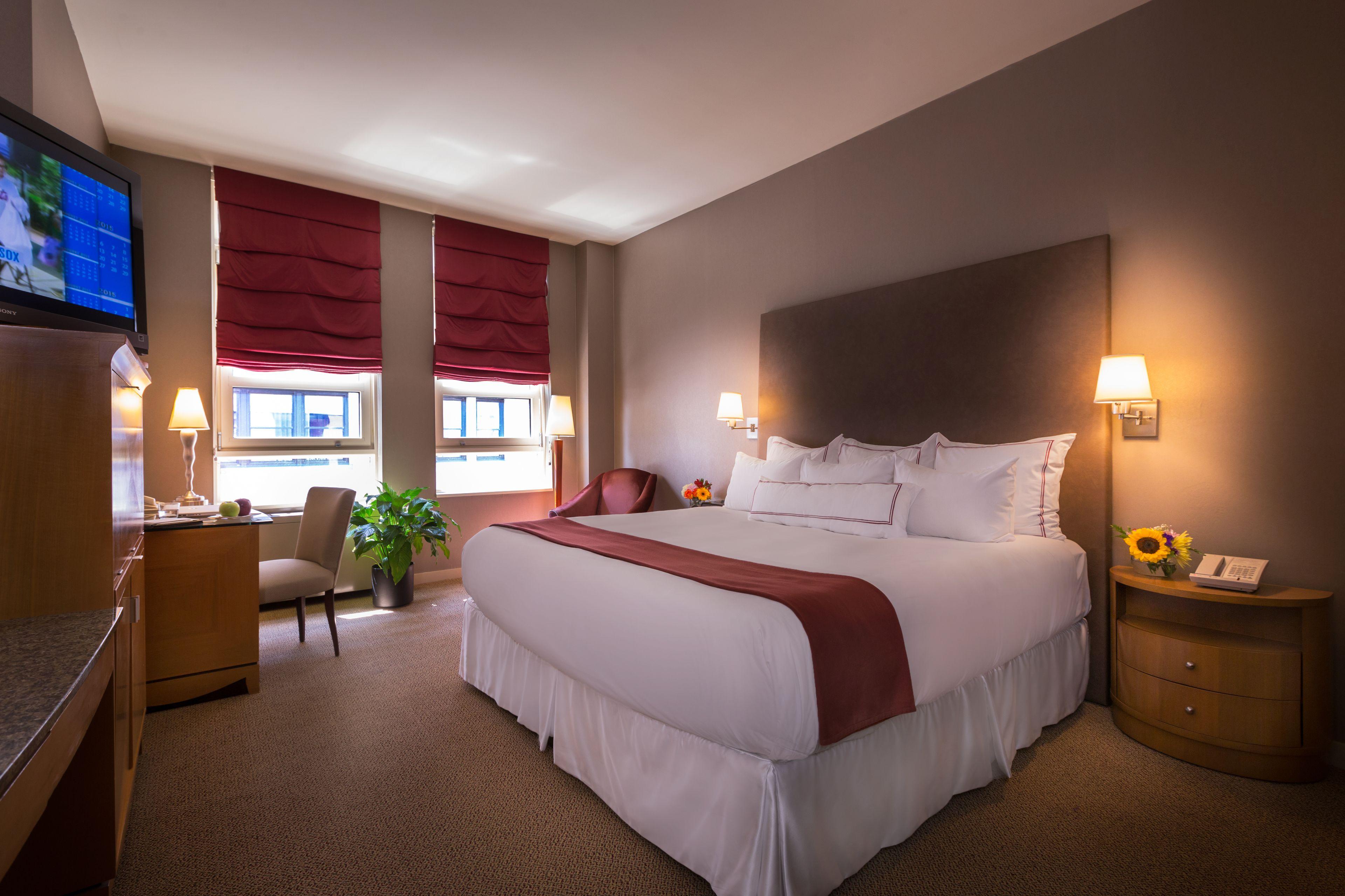 Giraffe By Library Collection Hotel