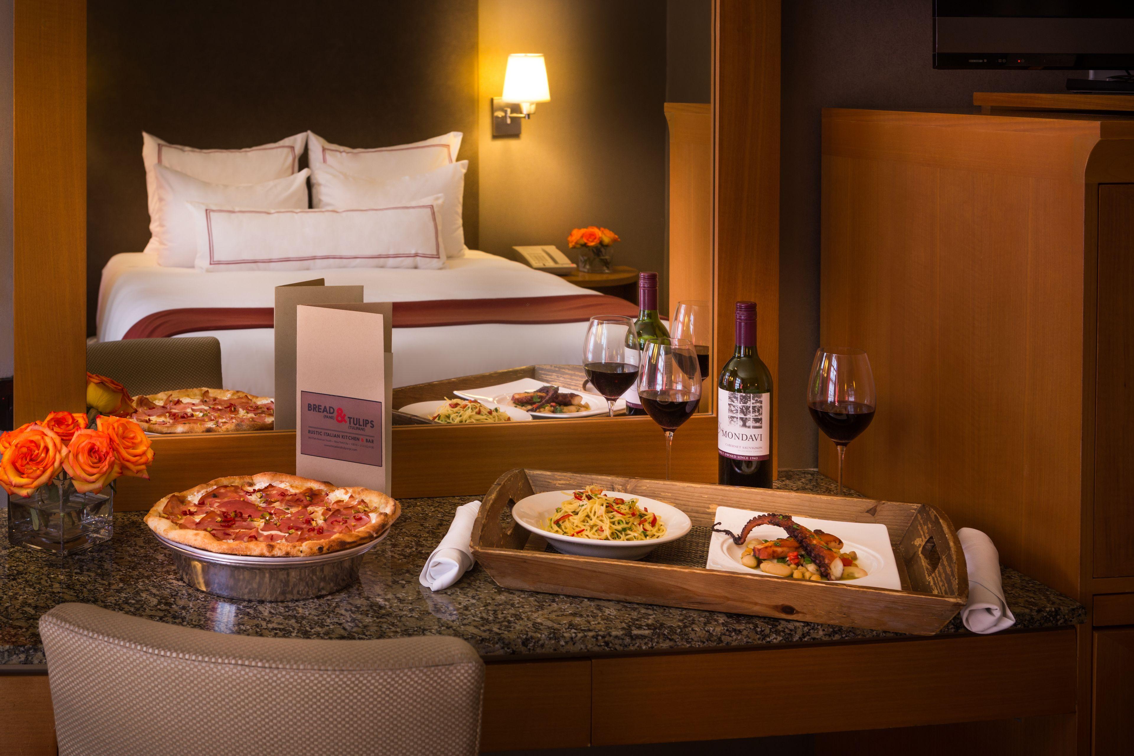 Giraffe By Library Collection Hotel